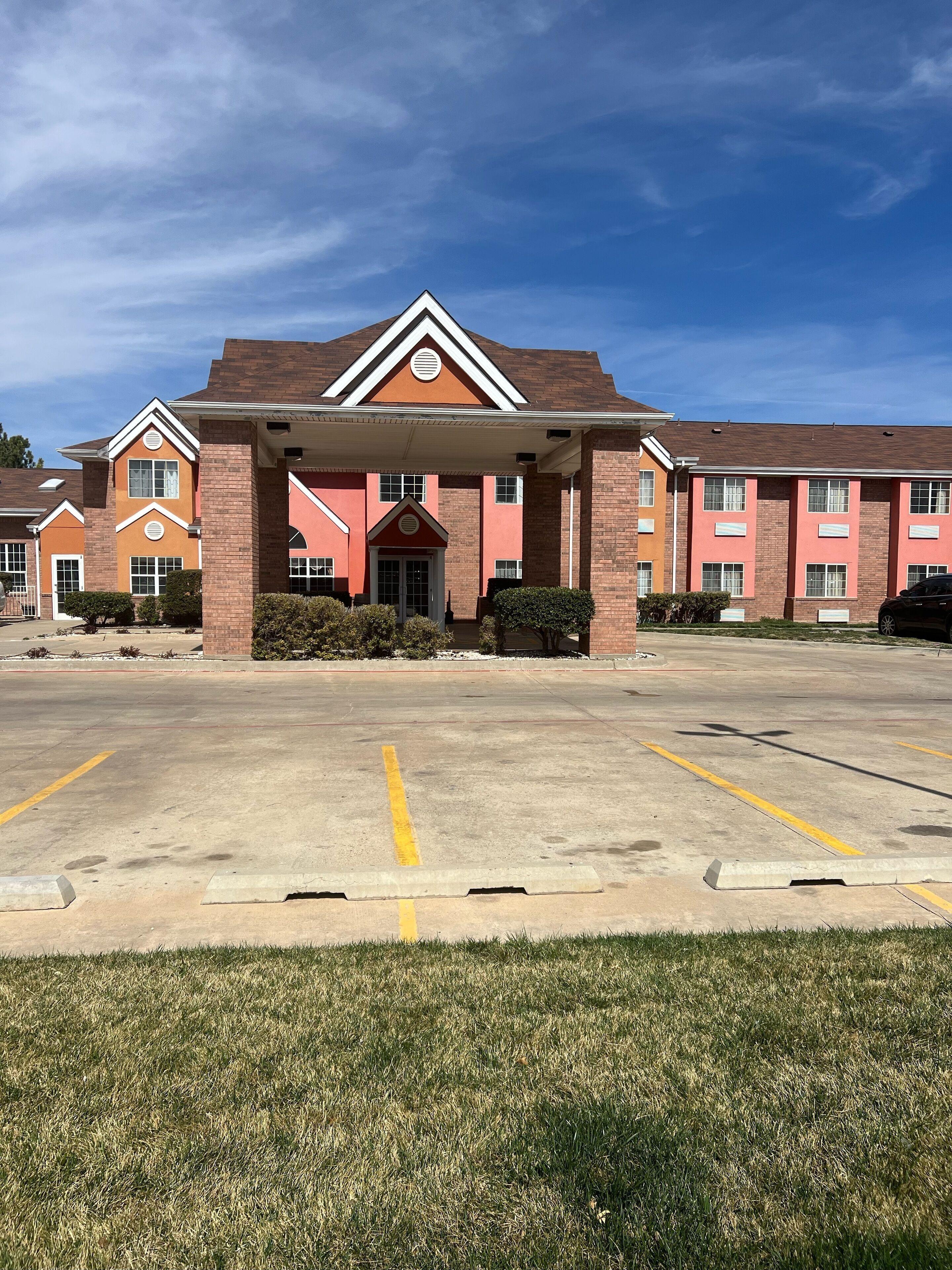 11 Business Hotels Near Figure 3 Ranch That Deliver