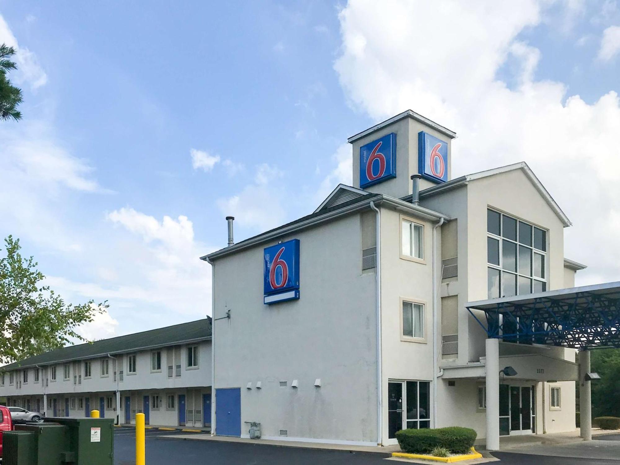 6 Hotels Close to Family Beach Bingo in Statesville