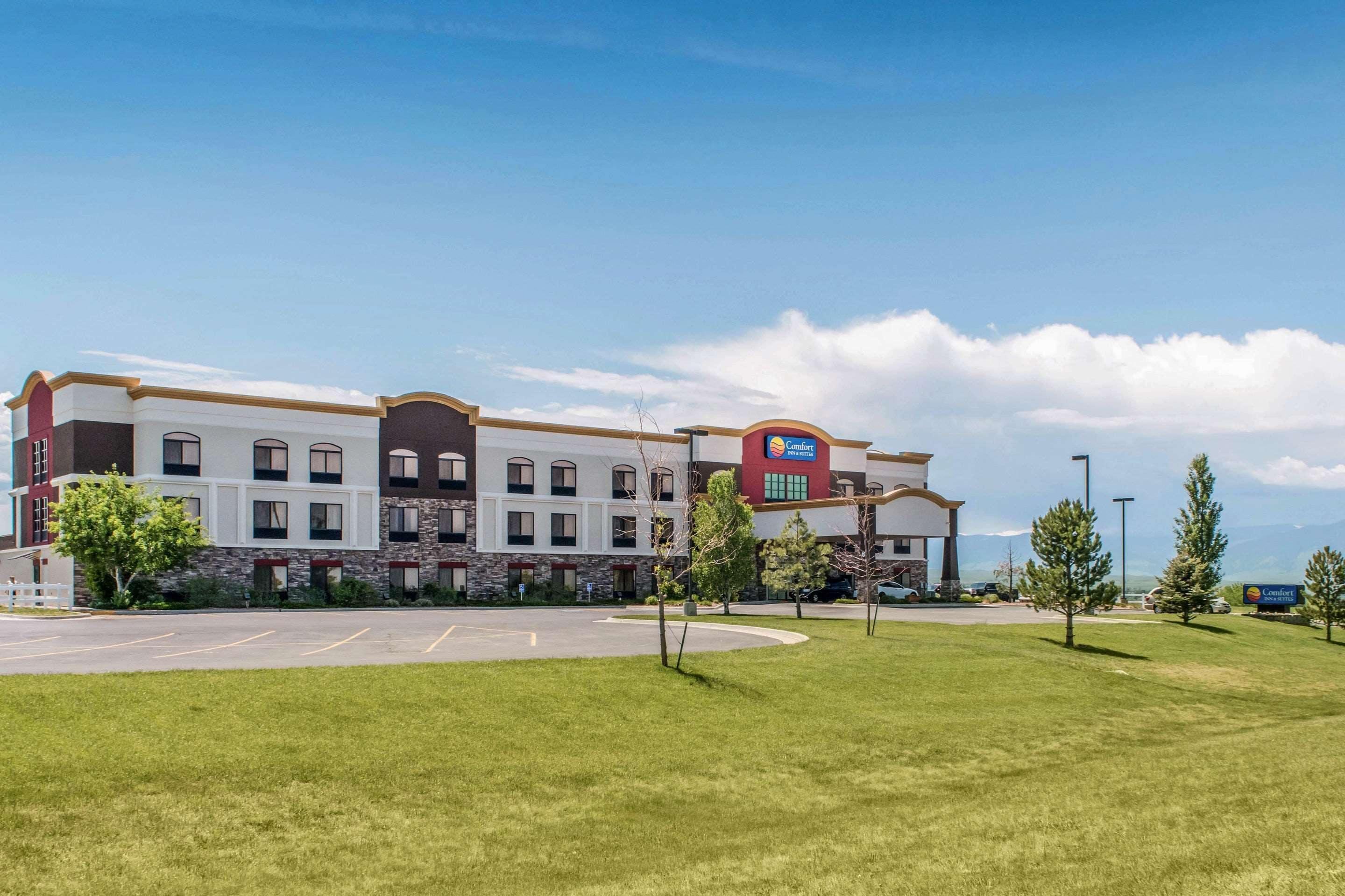 Staying In Bighorn National Forest: 4 Business Hotels Compared