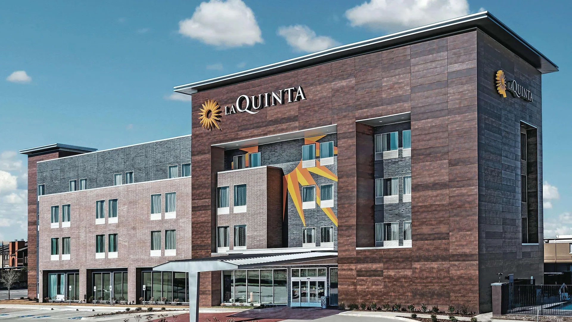 12 Business Hotels Near Verizon Theatre Grand Prairie for Work Trips