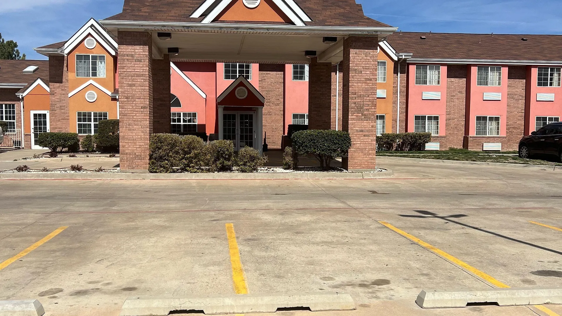 11 Business Hotels Near Figure 3 Ranch That Deliver