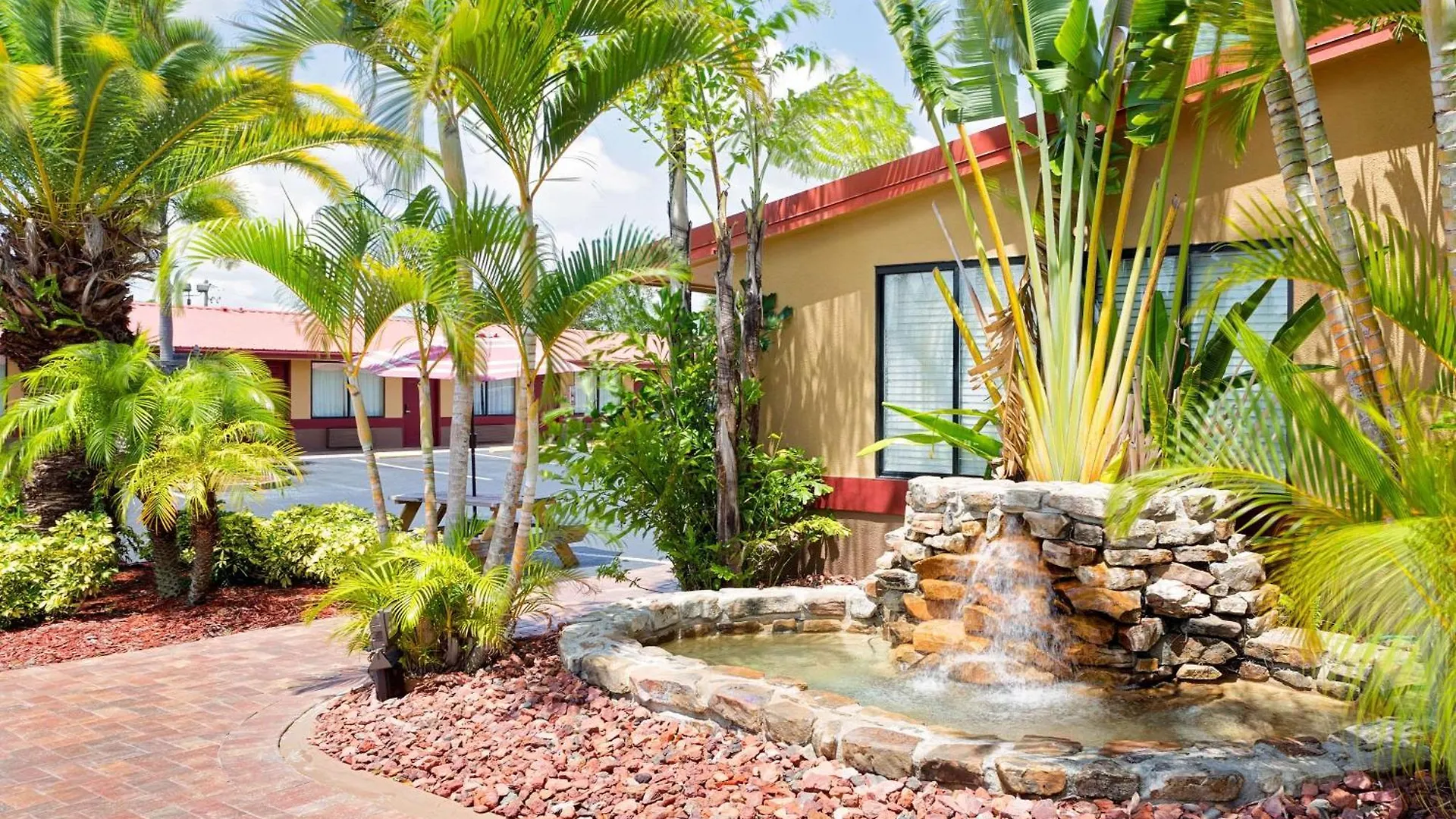 4 Budget Hotels Near Memorial Auditorium Punta Gorda Worth Booking