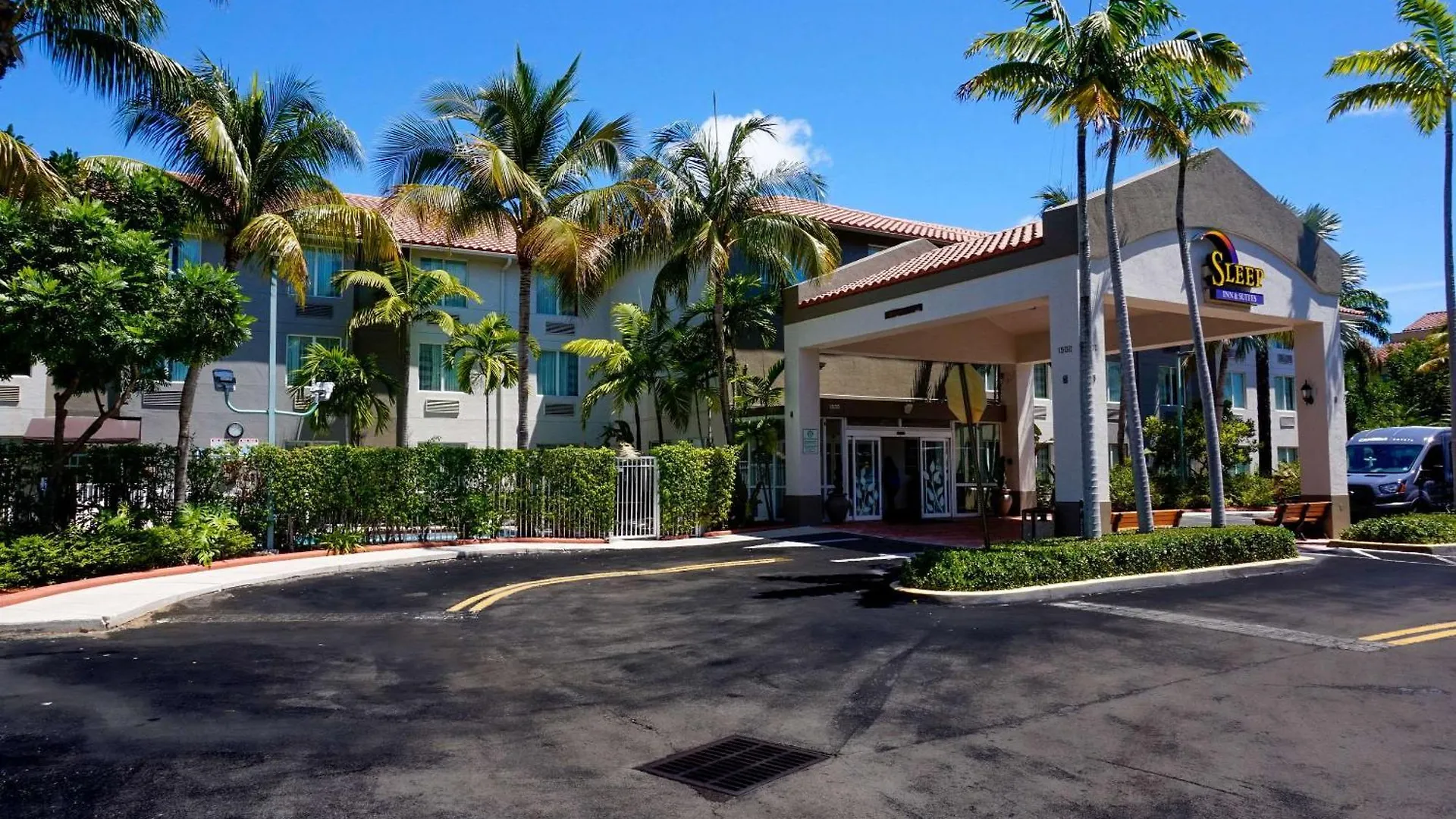 4 Smart Airport Hotels Near Anne Kolb Nature Center Worth Booking