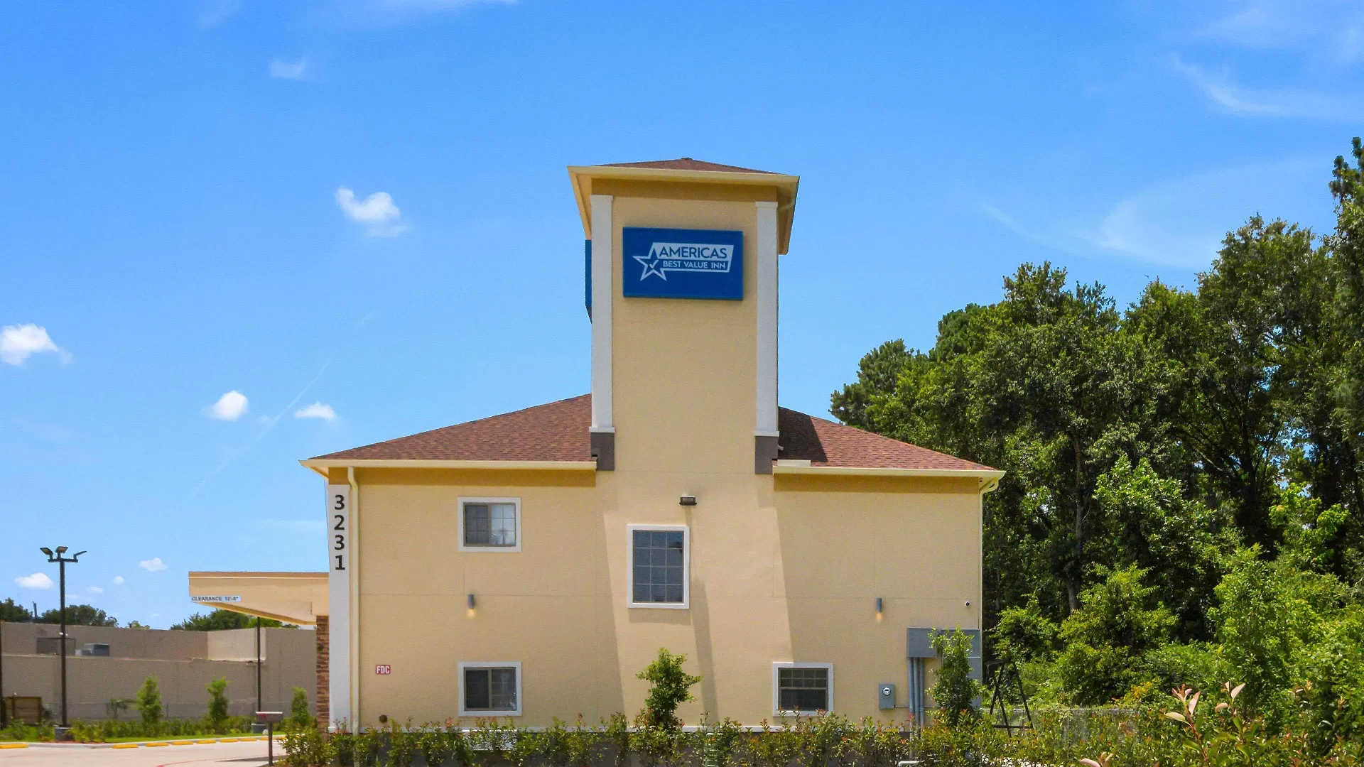 5 Airport Hotels Near Deerbrook That Deliver Real Value