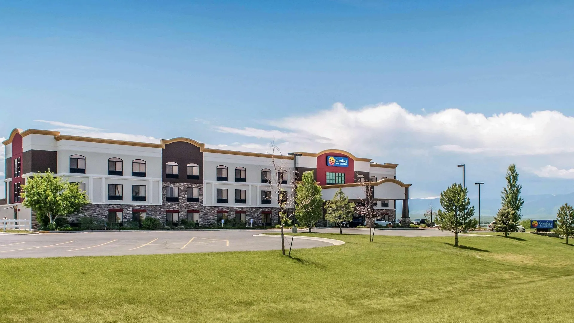Staying In Bighorn National Forest: 4 Business Hotels Compared