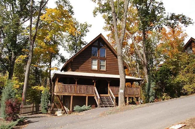 4 Family Hotels Near Dollywood's Splash Country for Easy Access