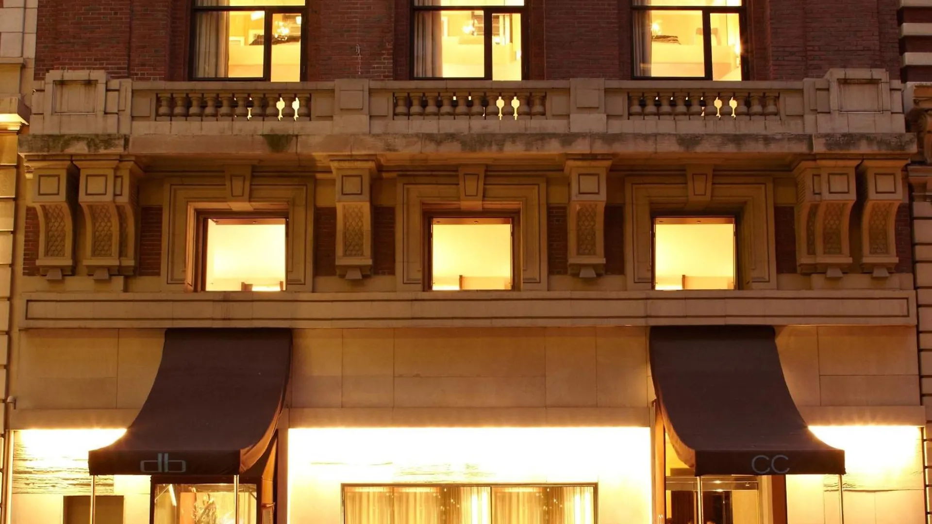 15 Romantic Hotels in Central New York City That Deliver