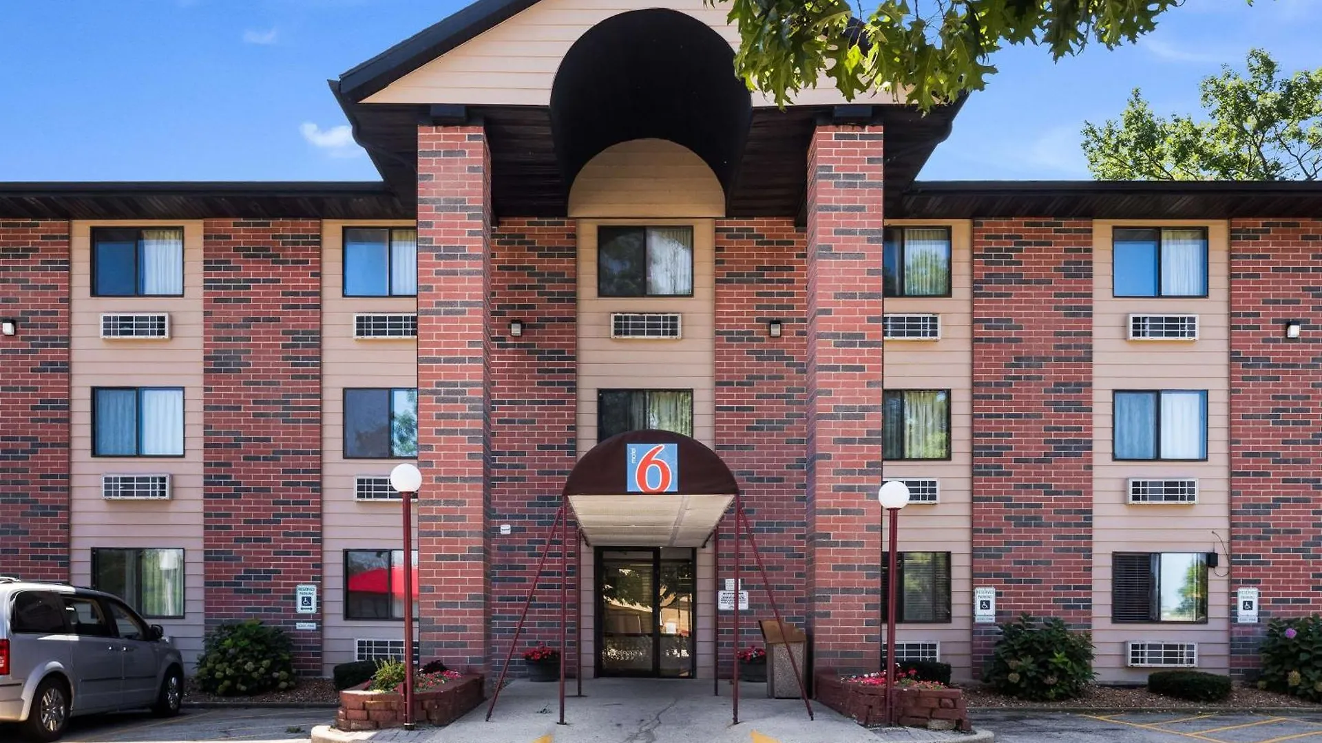 15 Golf Hotels Near Northpoint Shopping Center for Easy Access