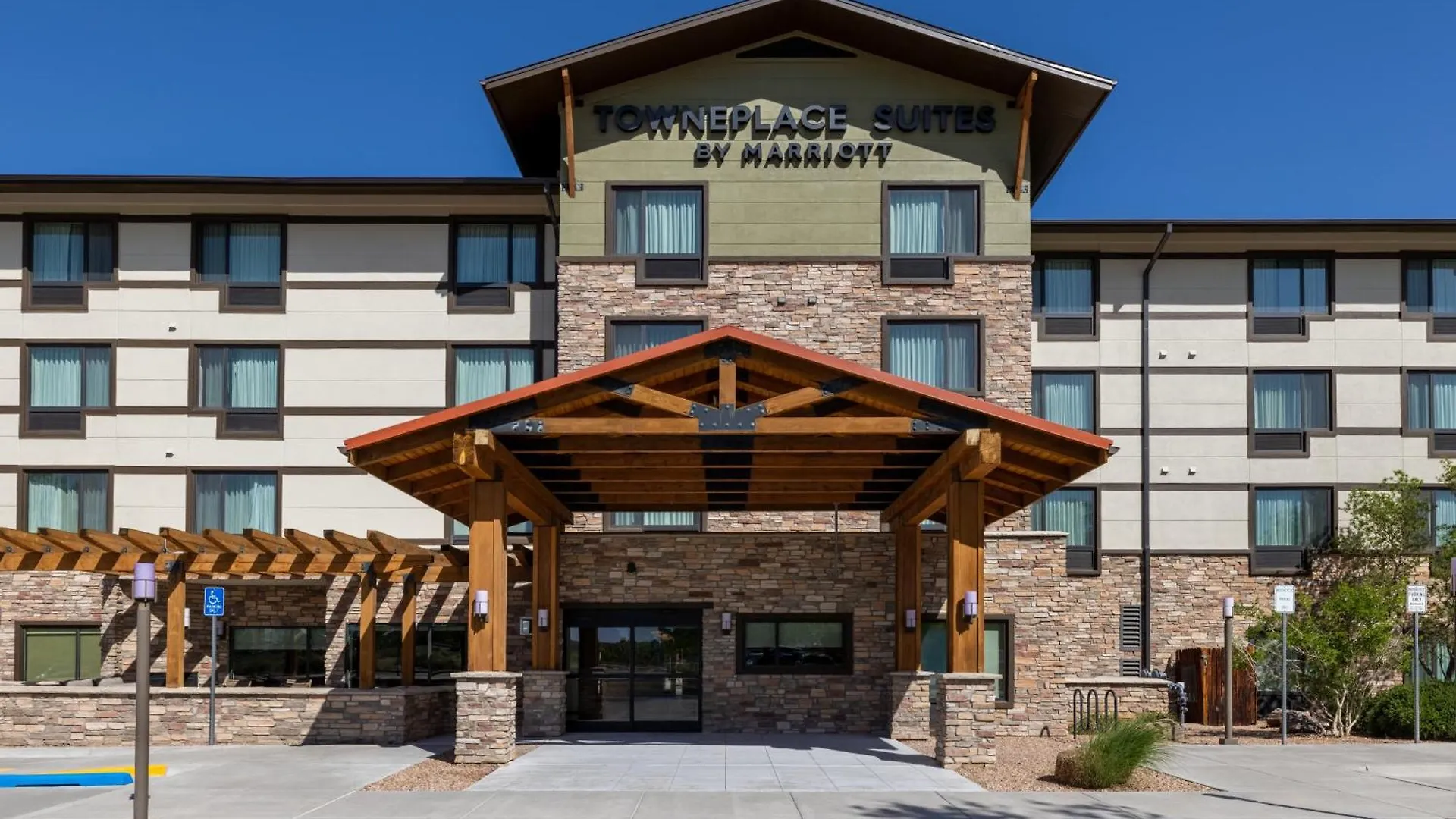 15 Business Hotels Near Indian Pueblo Cultural Ctr for Work Travelers