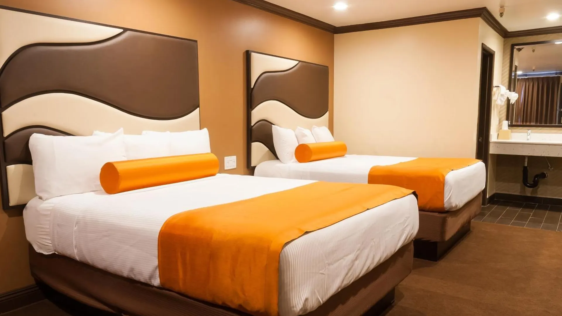 Staying in California & Nevada: 15 Motels Compared