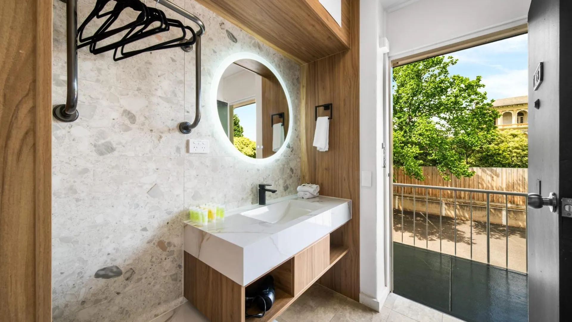 Where to Stay Near Geelong Botanic Gardens: 5 Top 4-Star Hotels