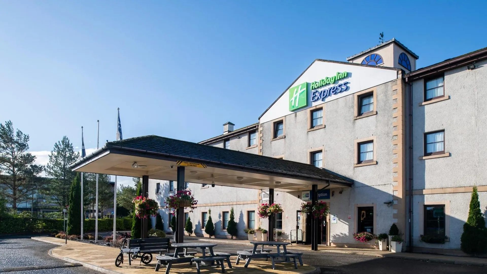 3 Family-Friendly Hotels Near Fergusson Gallery for Easy Perth Access