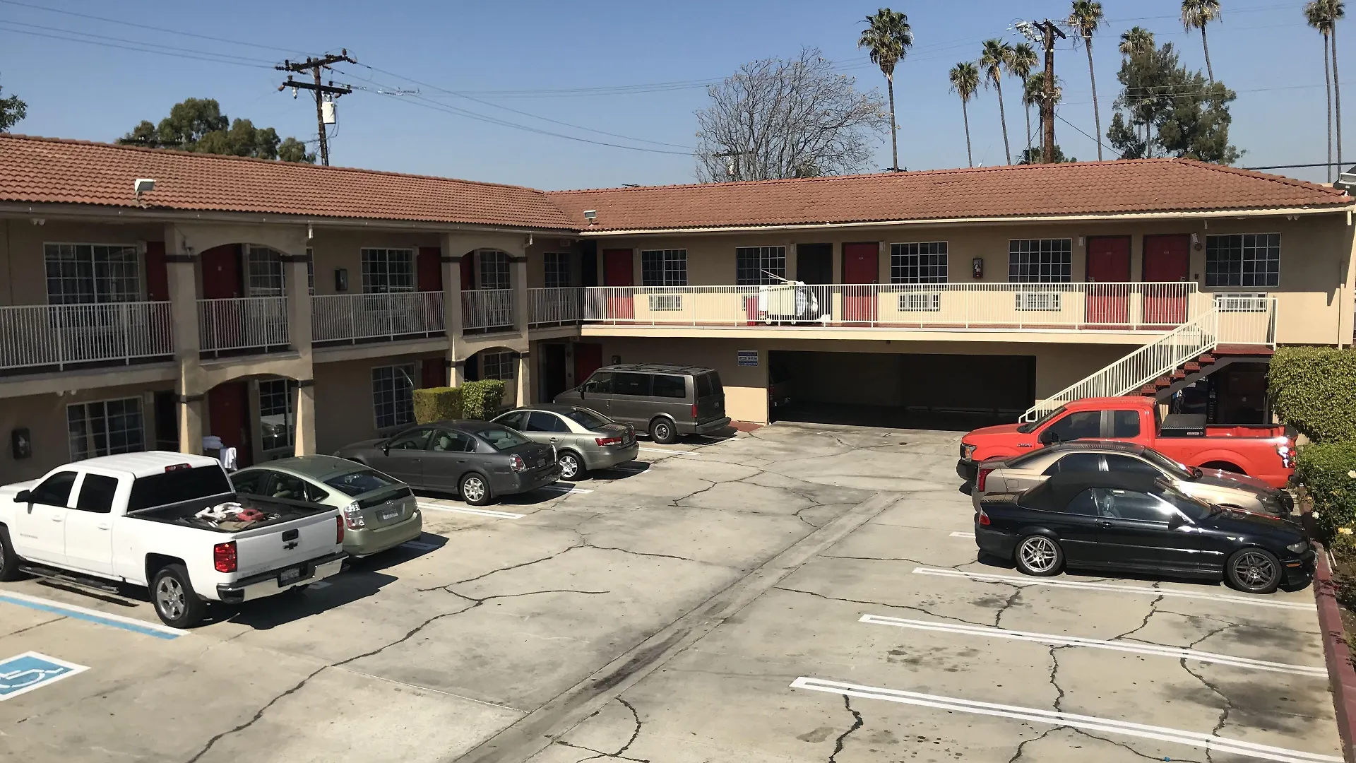 9 Airport Hotels Close to Otis College of Art and Design
