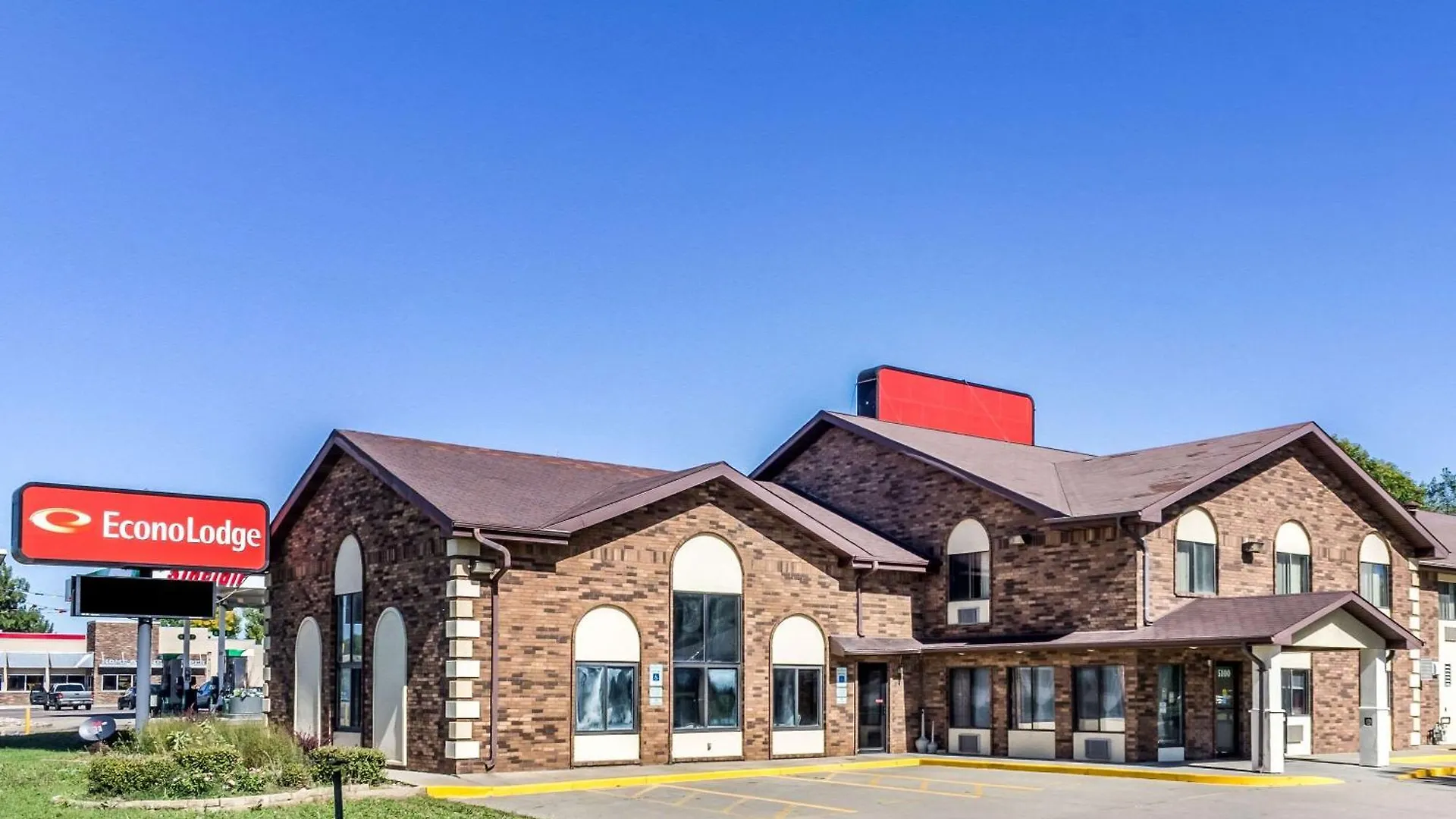 7 Airport Hotels Near Pettigrew Home and Museum Worth Booking