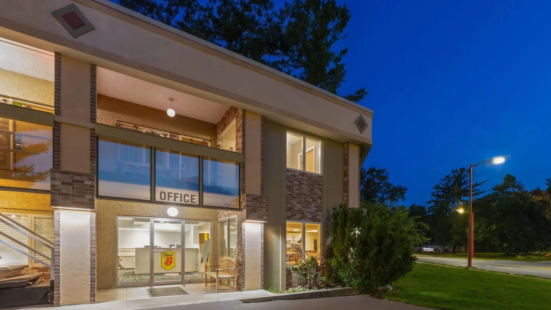 Where to Stay Near Grand Traverse Mall: 9 Airport Hotels Reviewed