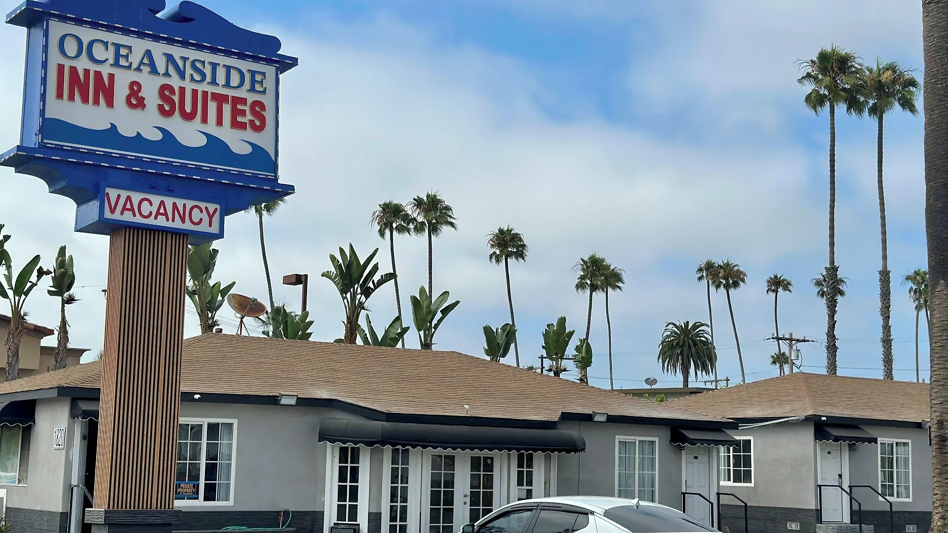 6 Affordable Hotels Close to Museum of Making Music in Carlsbad