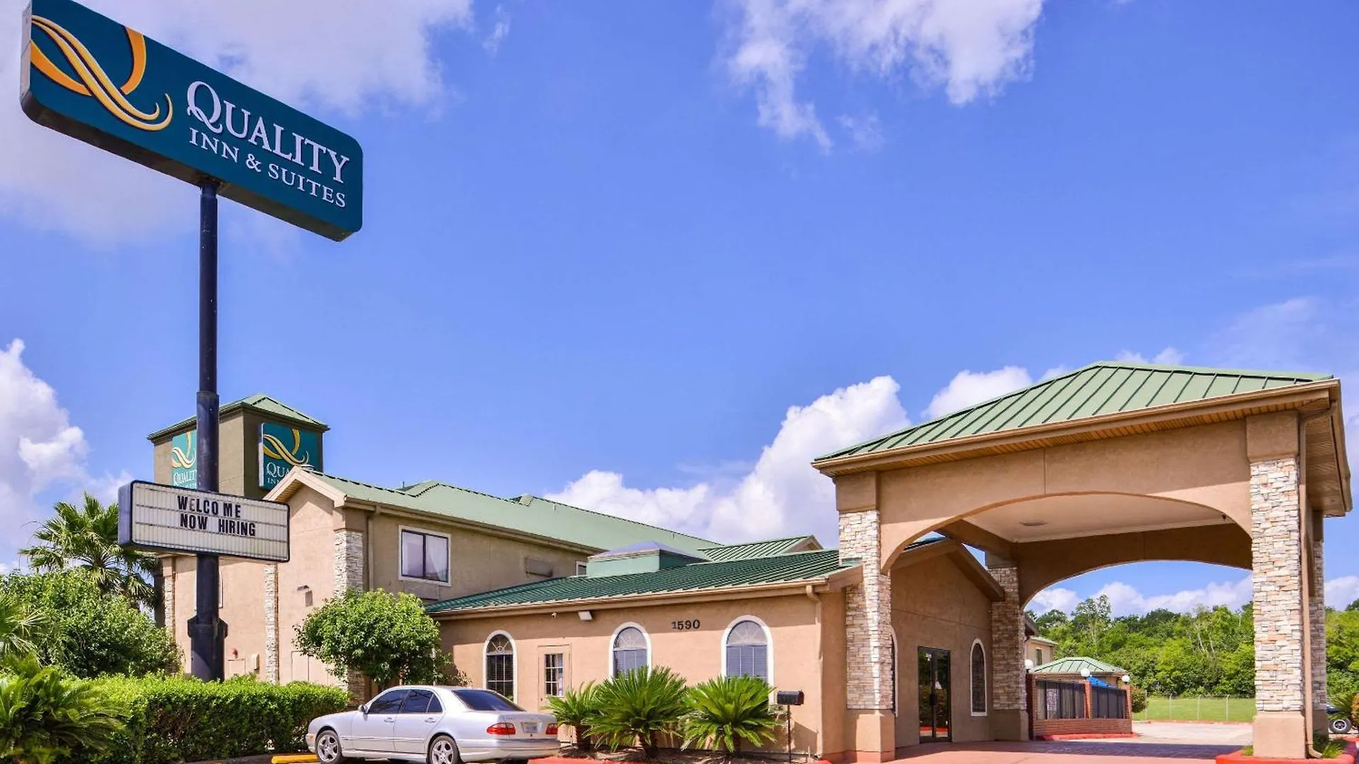Staying in North Texas Gulf Coast: 10 Hotels Compared