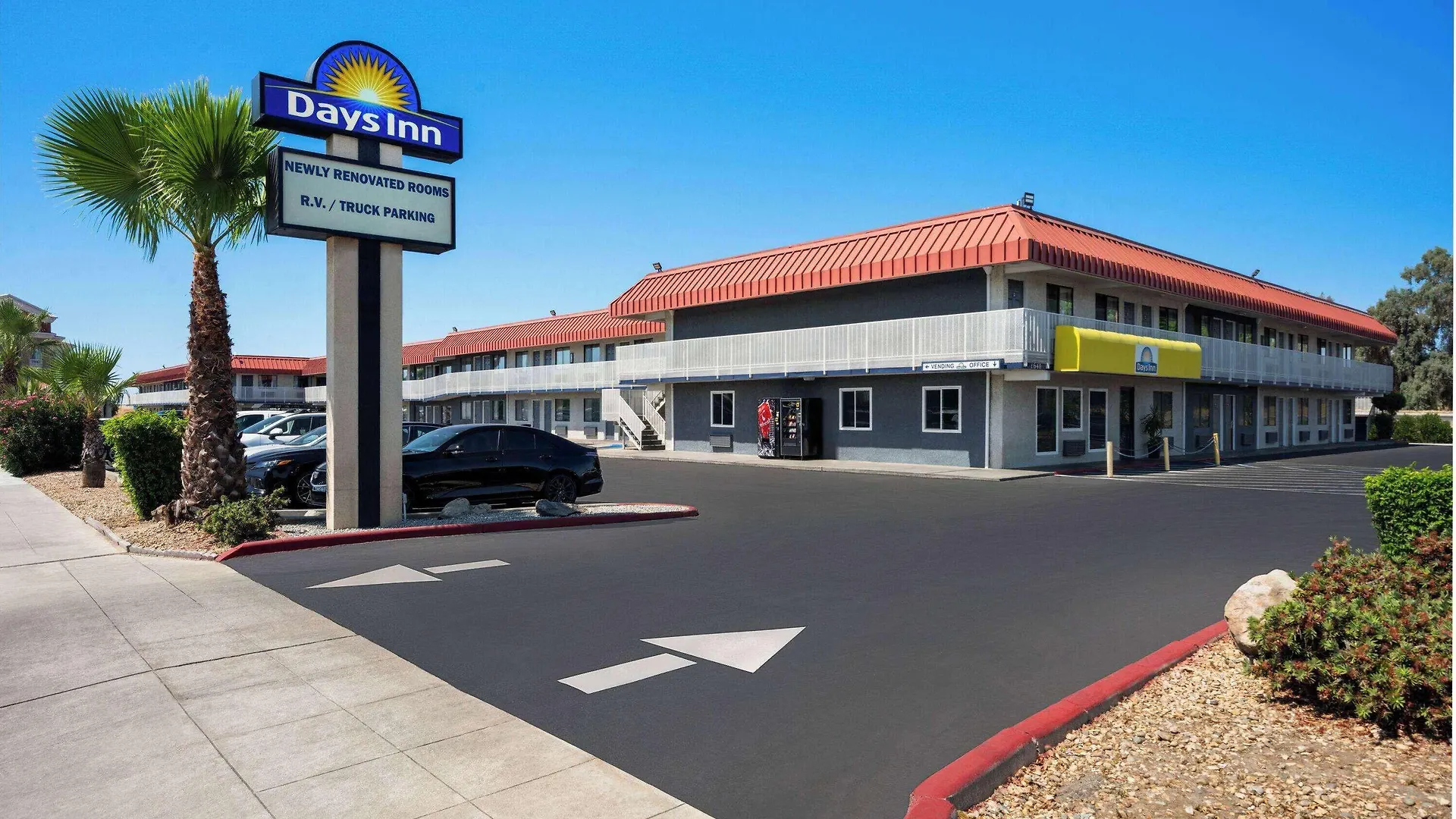 2 Hotels Close to Calwa Recreation and Park Dist, Fresno