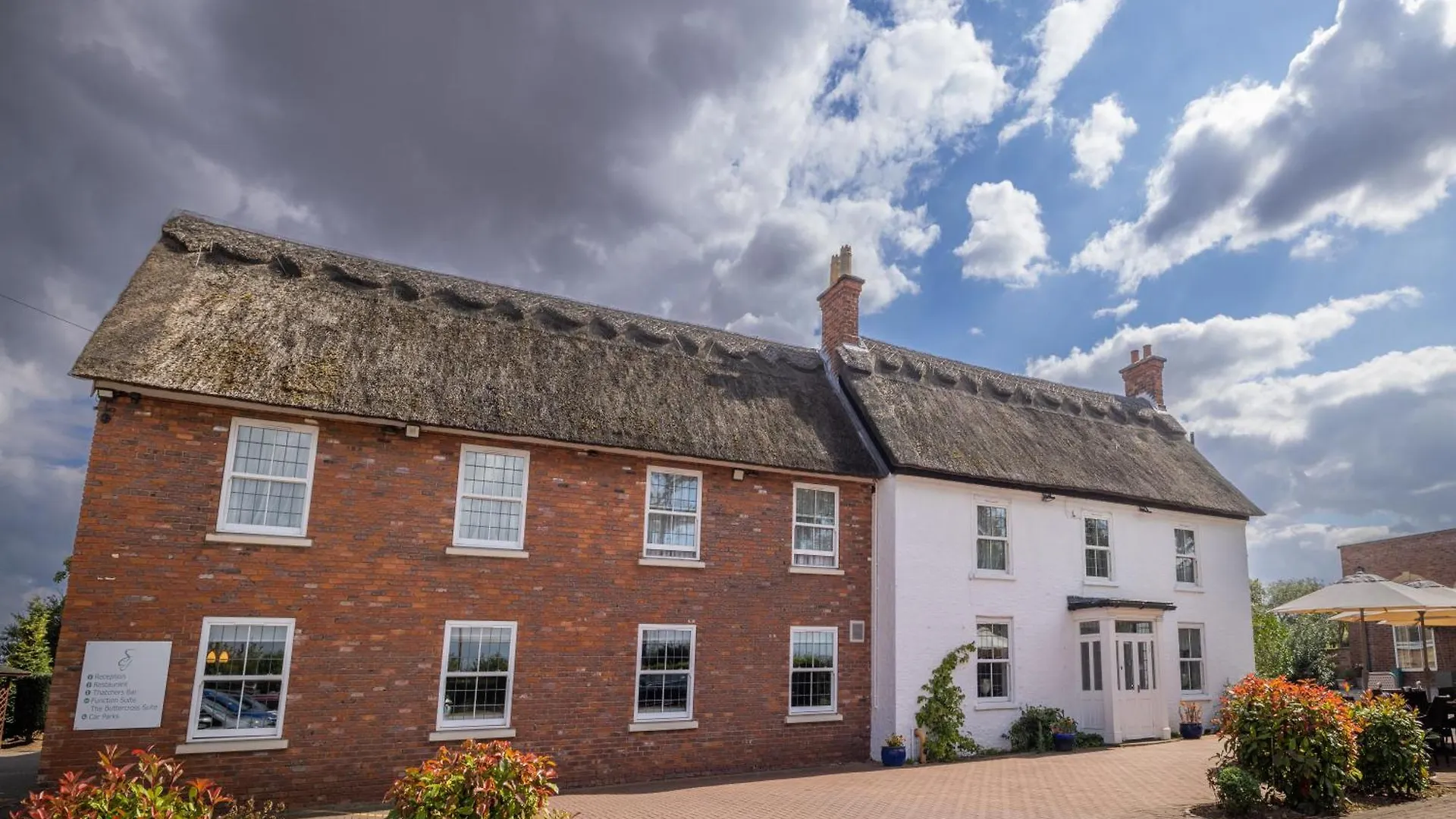9 Romantic Hotels in Lincolnshire Smart Couples Are Booking