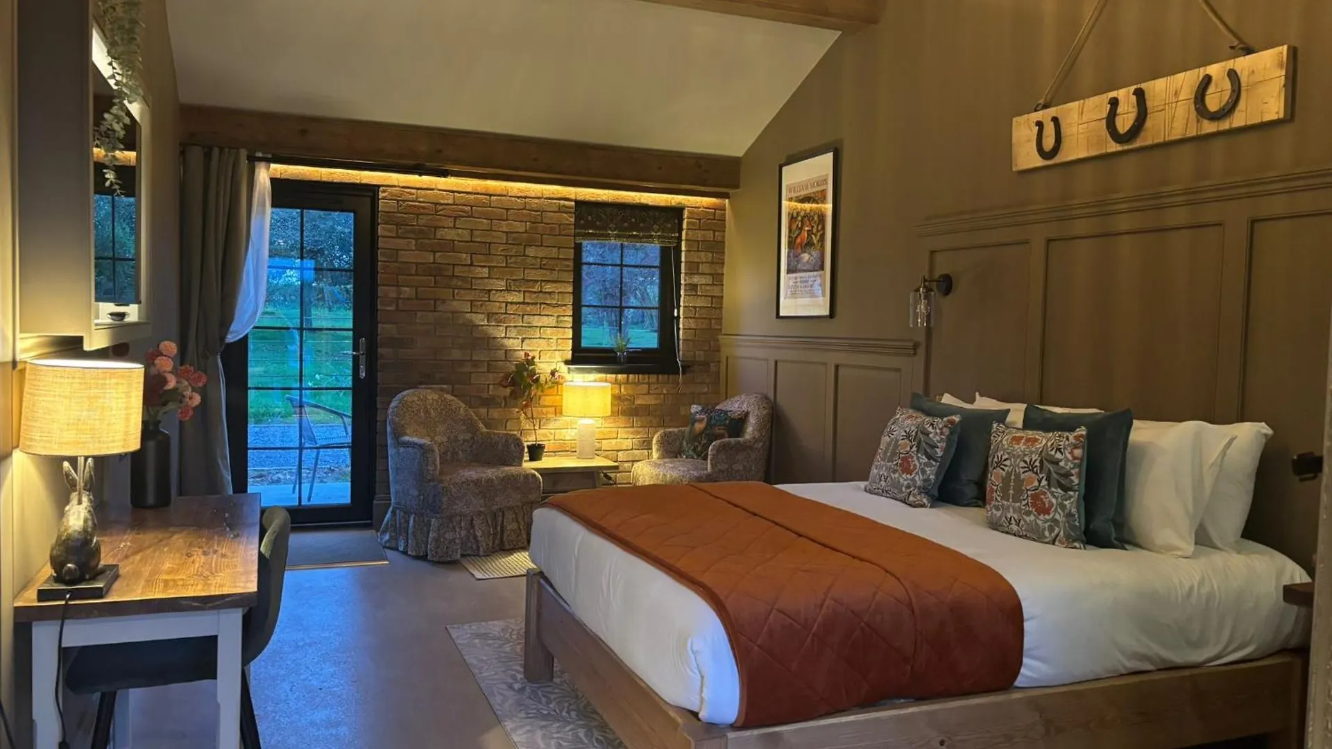Where to Stay in Somerset: 7 Best 3-Star Hotels
