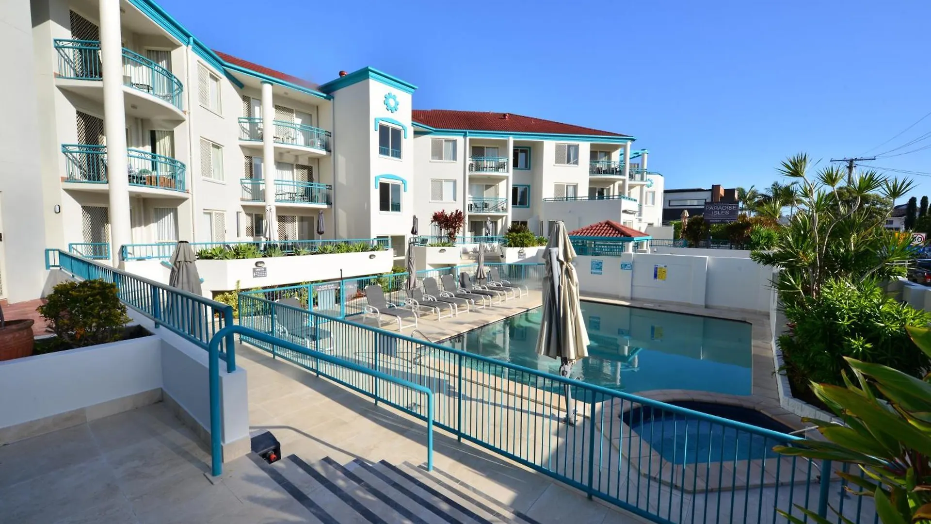 10 Central Gold Coast Hotels Near Dracula's Cabaret That Deliver