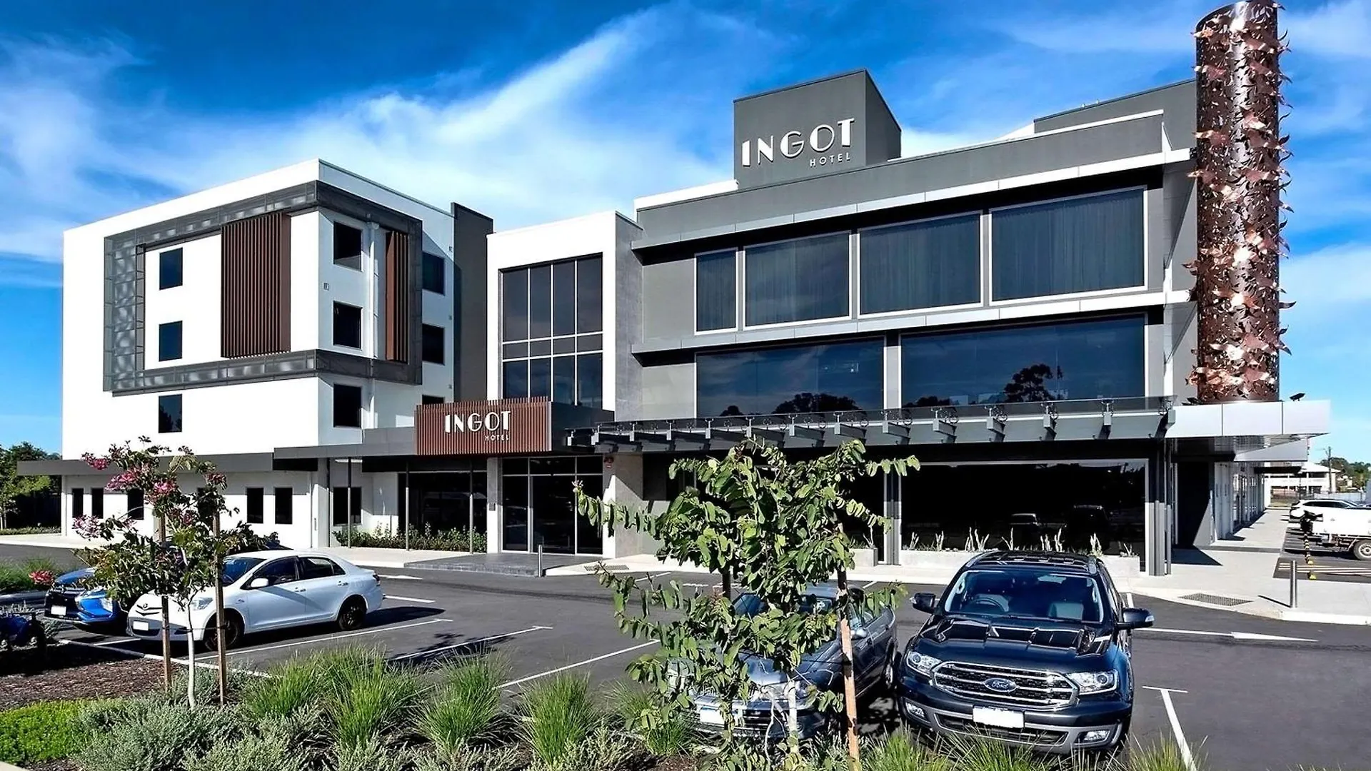 Staying Near Perth Arena: 4 Family Hotels Compared