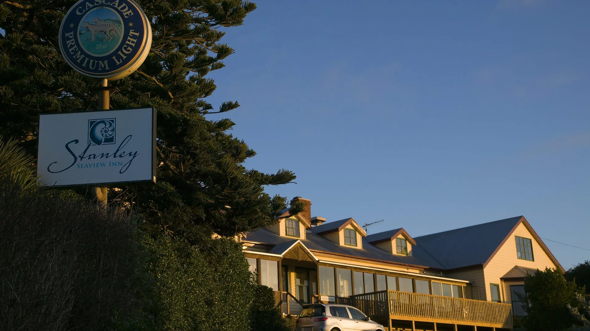 Staying Near Stanley Seaquarium: 4 Hotels Compared