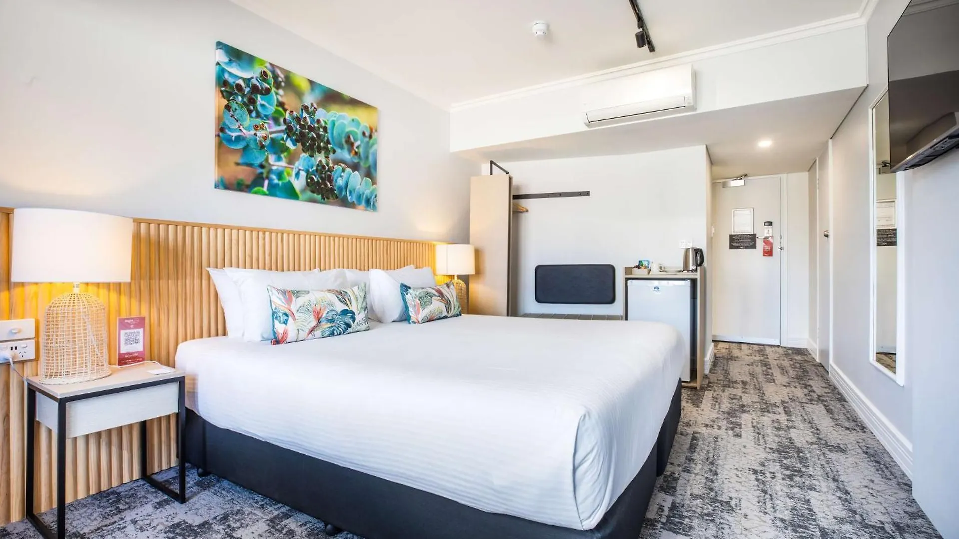 Staying in Fleurieu Peninsula: 4 Budget Hotels Compared