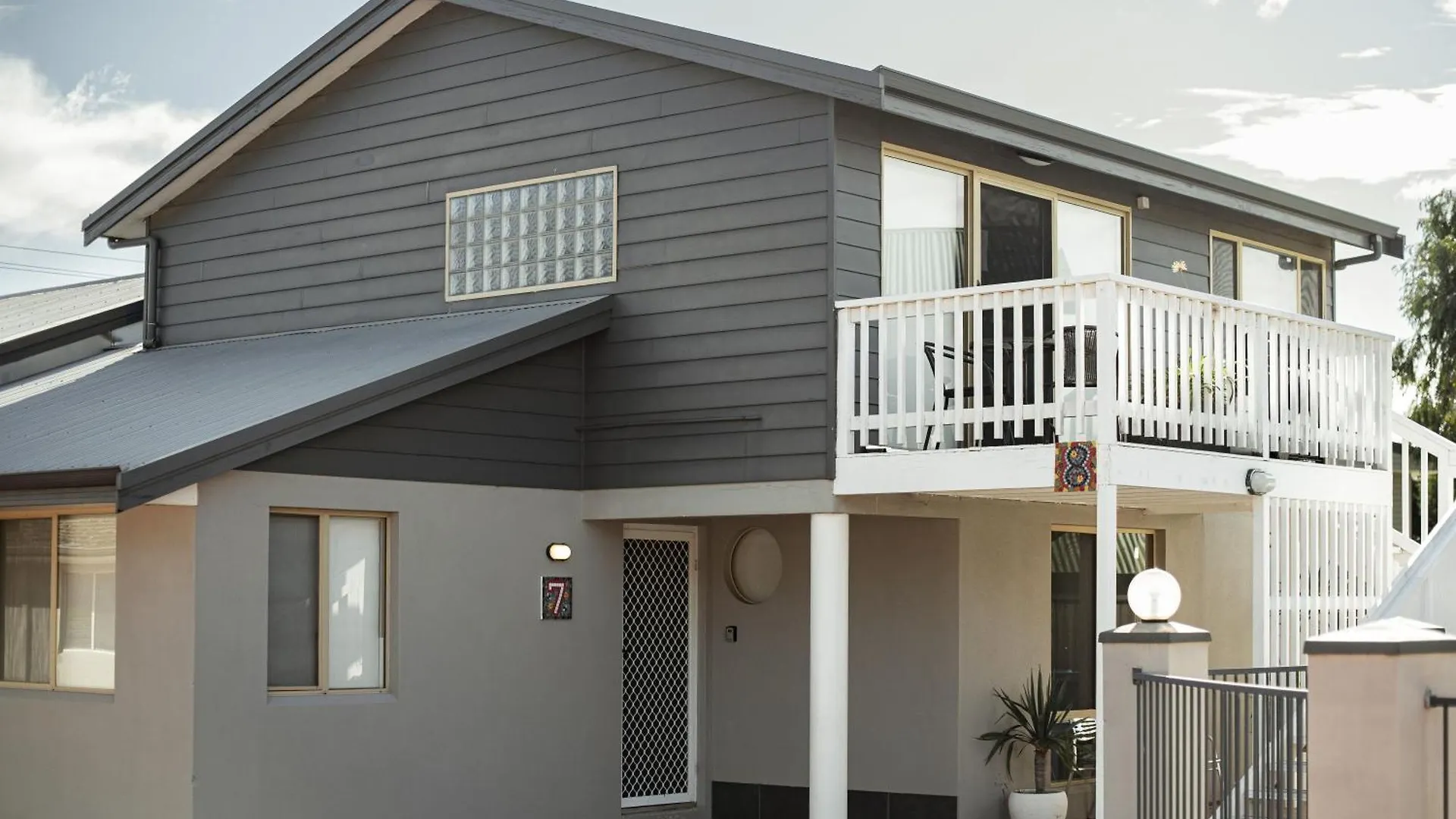 Staying Near Bandy Creek Boat Harbour: 4 Leisure Hotels Compared