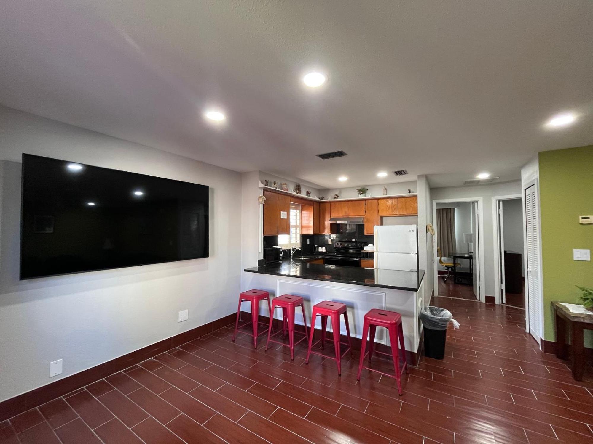15 Budget Hotels Near Mission of Nombre de Dios That Deliver