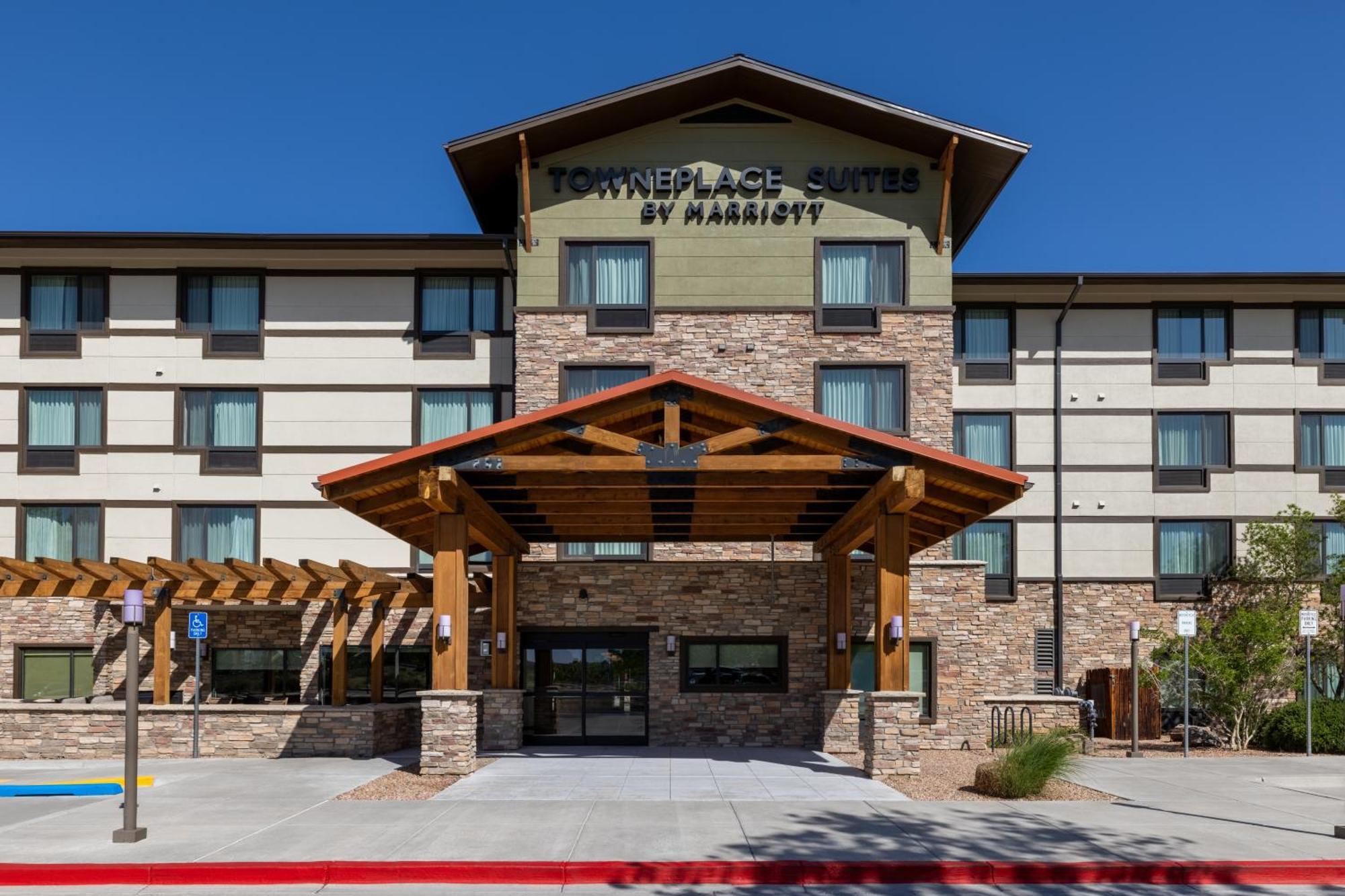 15 Business Hotels Near Indian Pueblo Cultural Ctr for Work Travelers