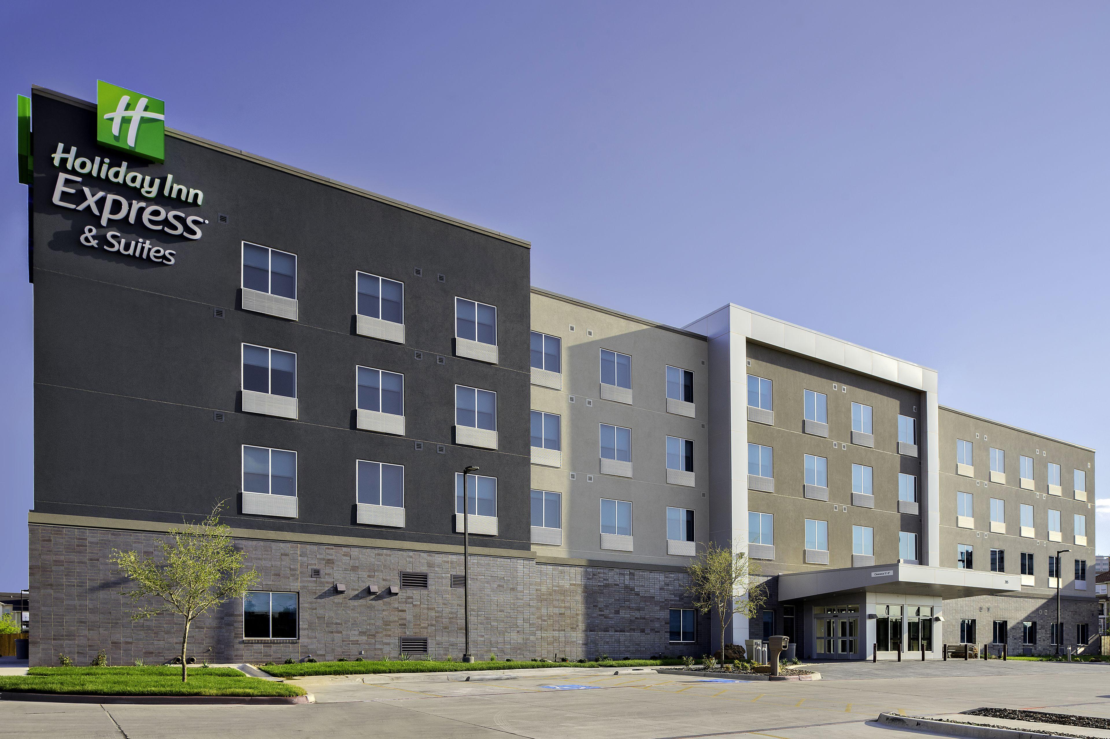 12 Smart Business Hotels Near Lake Alan Henry Worth Booking