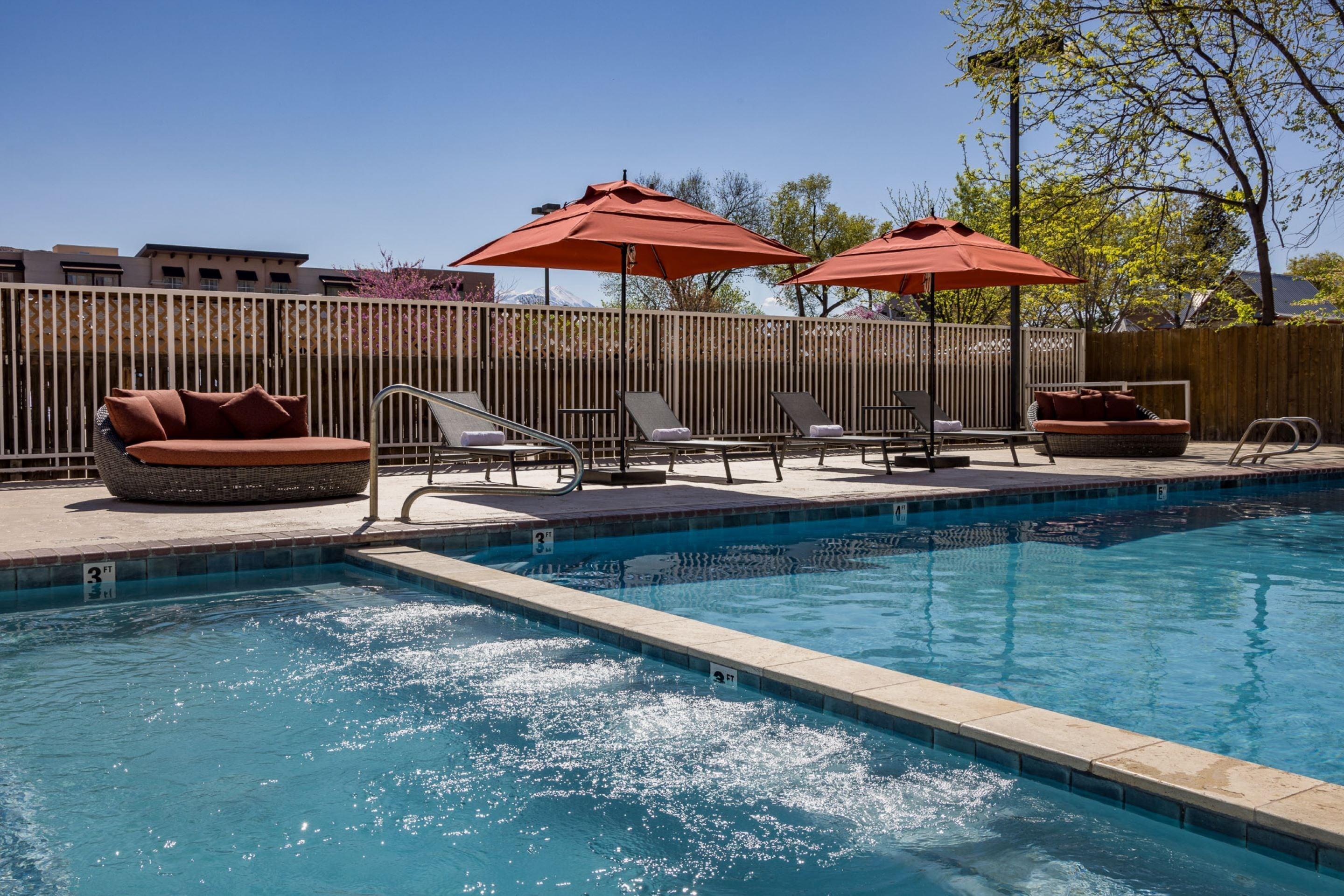 Staying Near Captain Ahab Trail: 11 Budget Hotels Compared