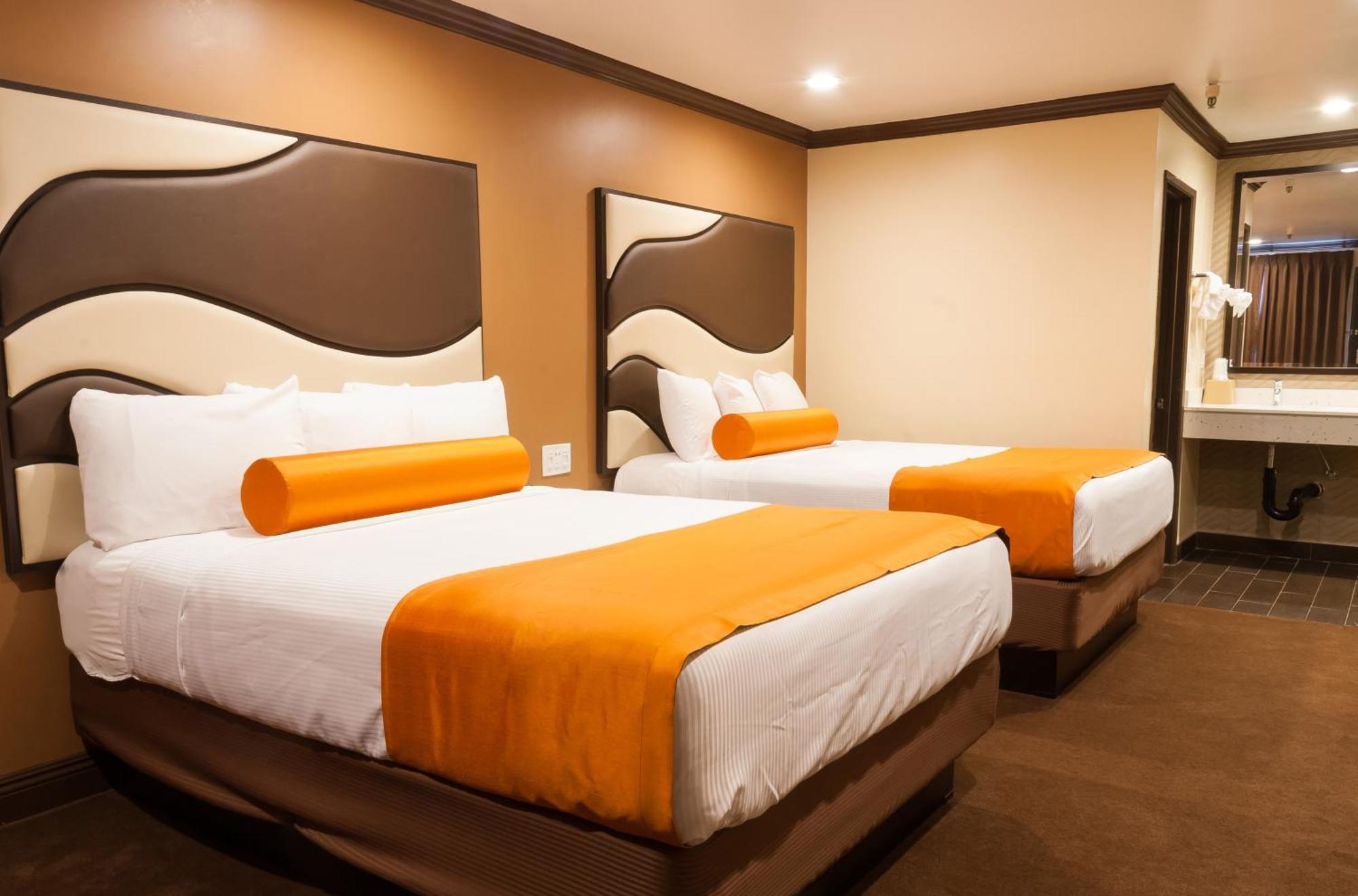 Staying in California & Nevada: 15 Motels Compared