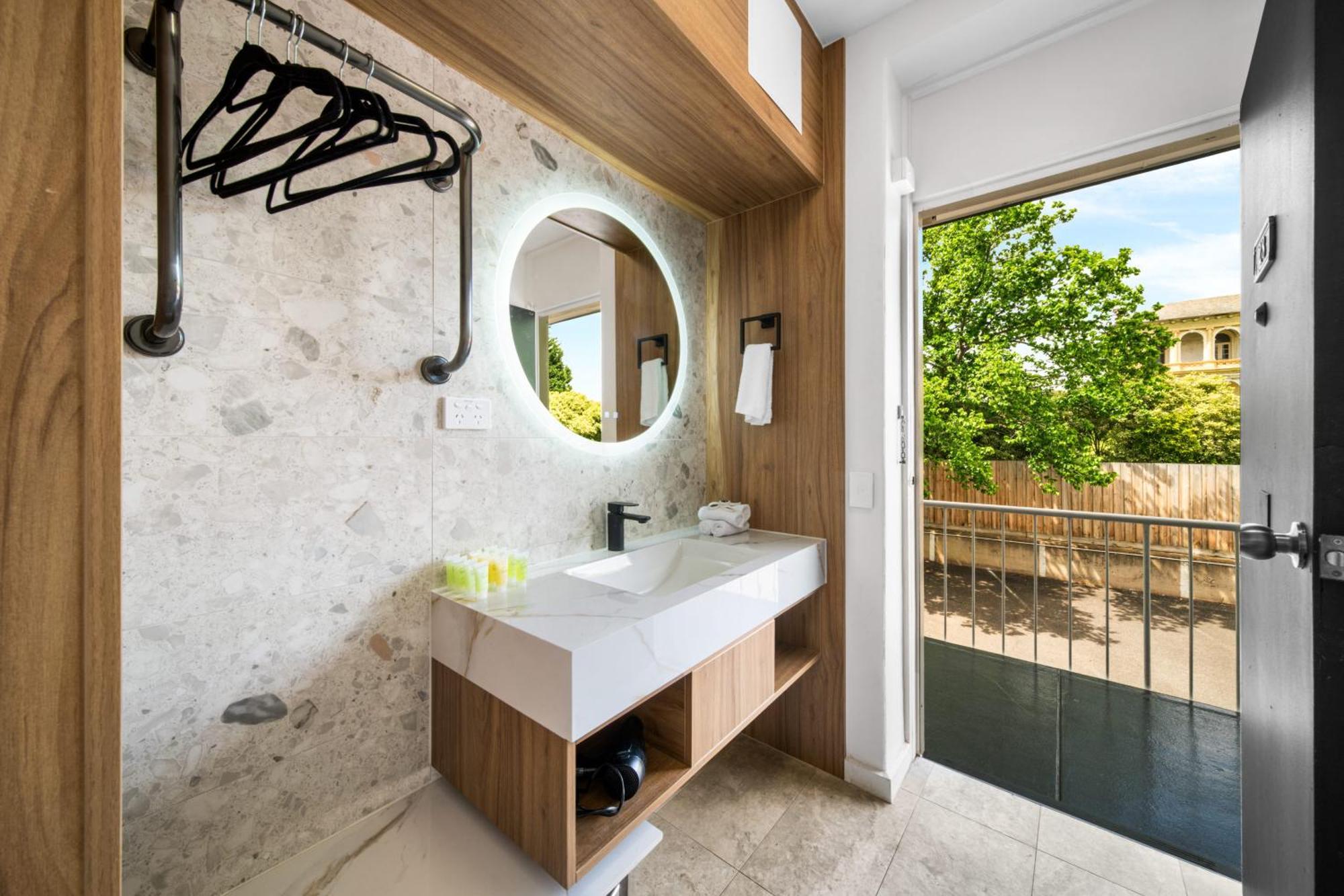 Where to Stay Near Geelong Botanic Gardens: 5 Top 4-Star Hotels