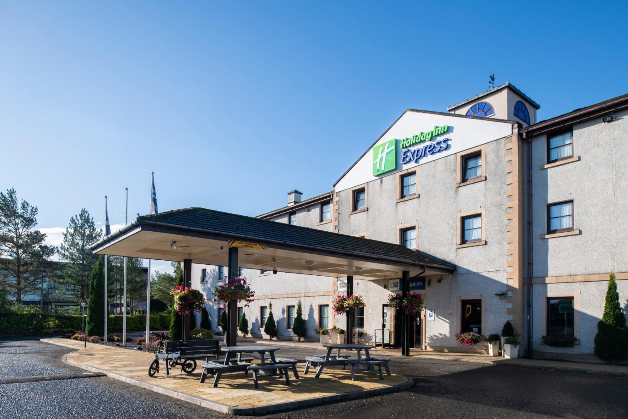 3 Family-Friendly Hotels Near Fergusson Gallery for Easy Perth Access