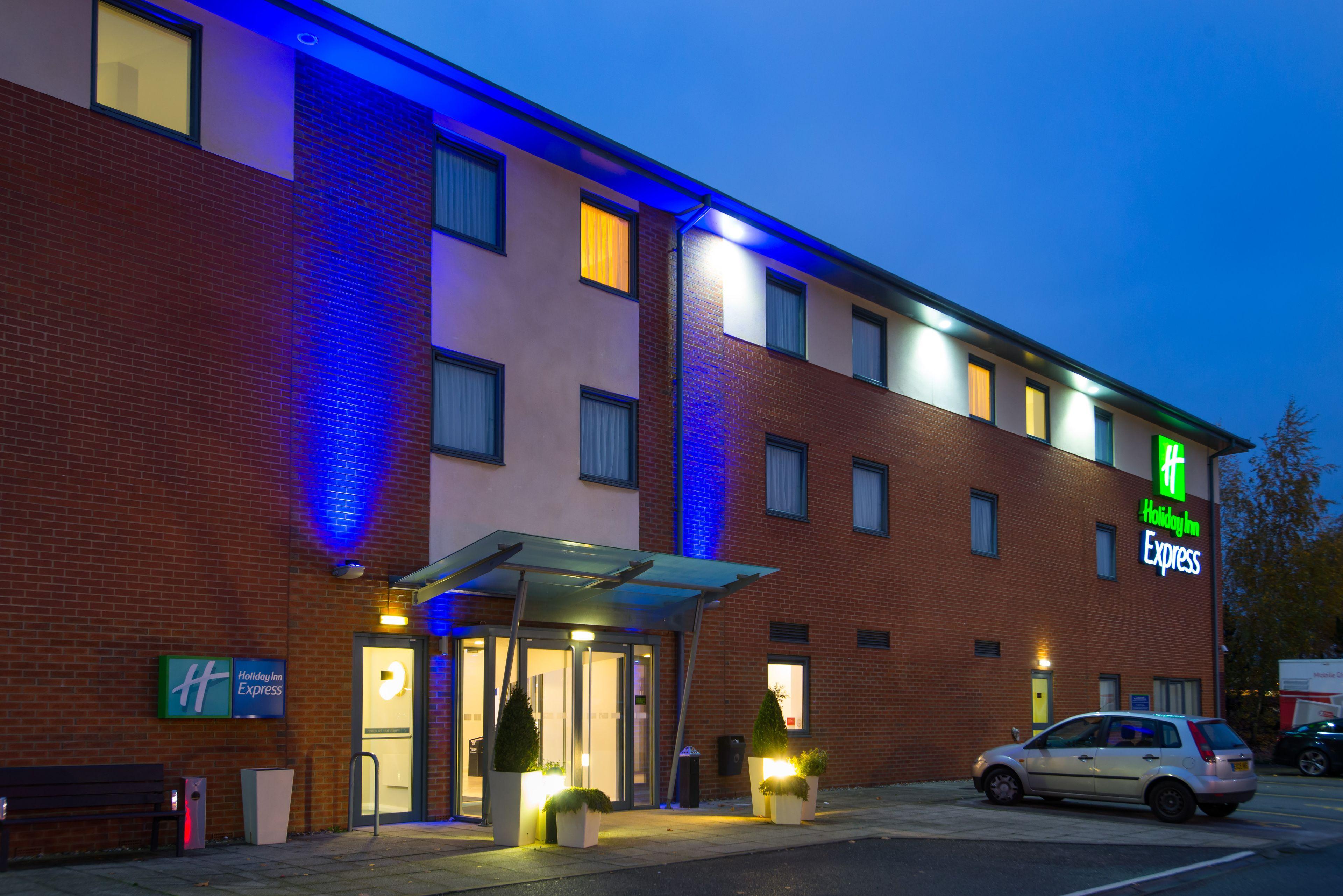 4 Family Hotels Close to Mowsbury Golf Club, Bedford