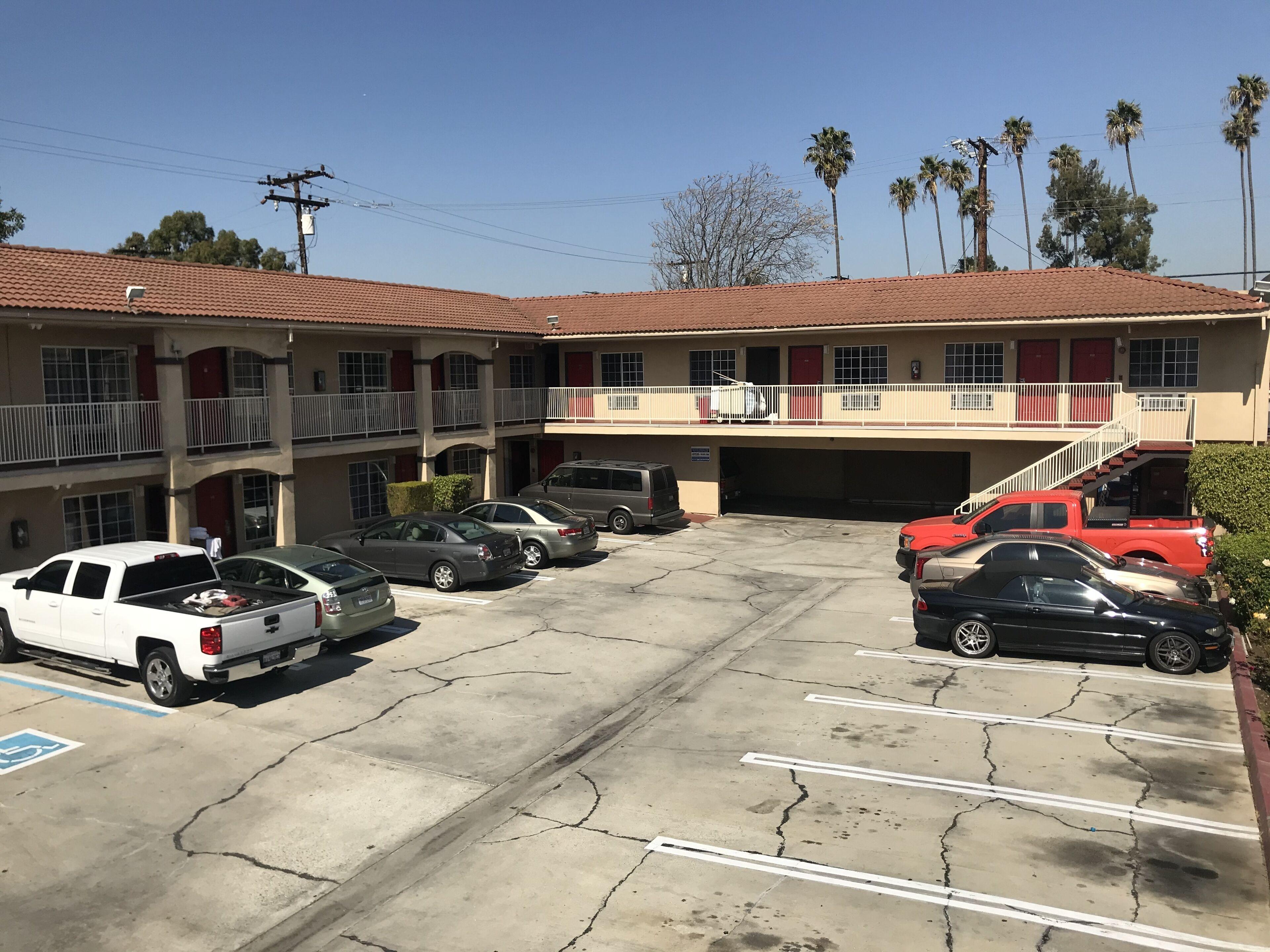 9 Airport Hotels Close to Otis College of Art and Design