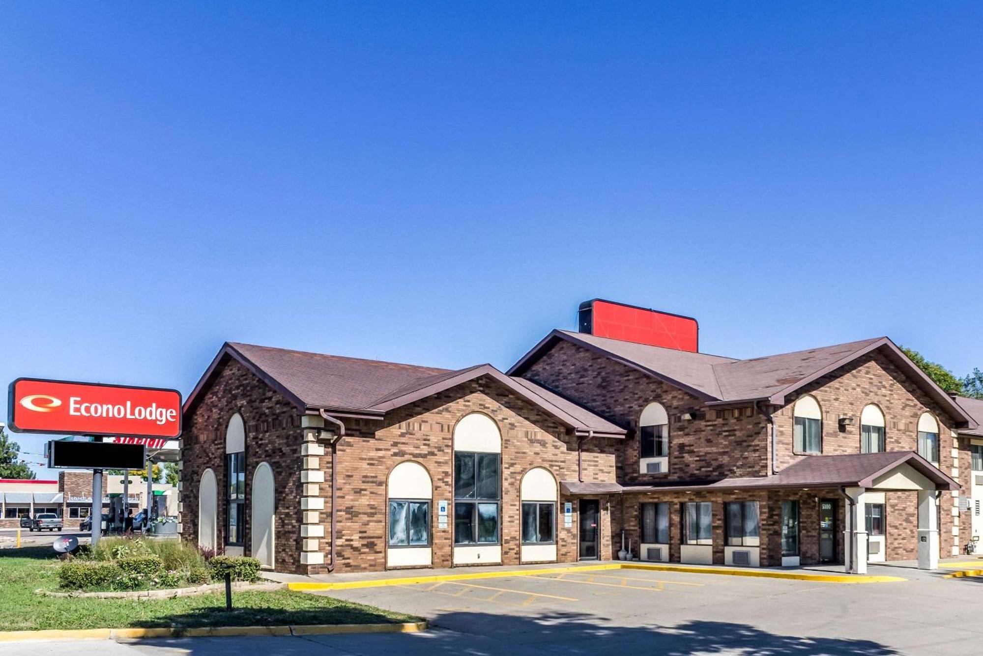 7 Airport Hotels Near Pettigrew Home and Museum Worth Booking