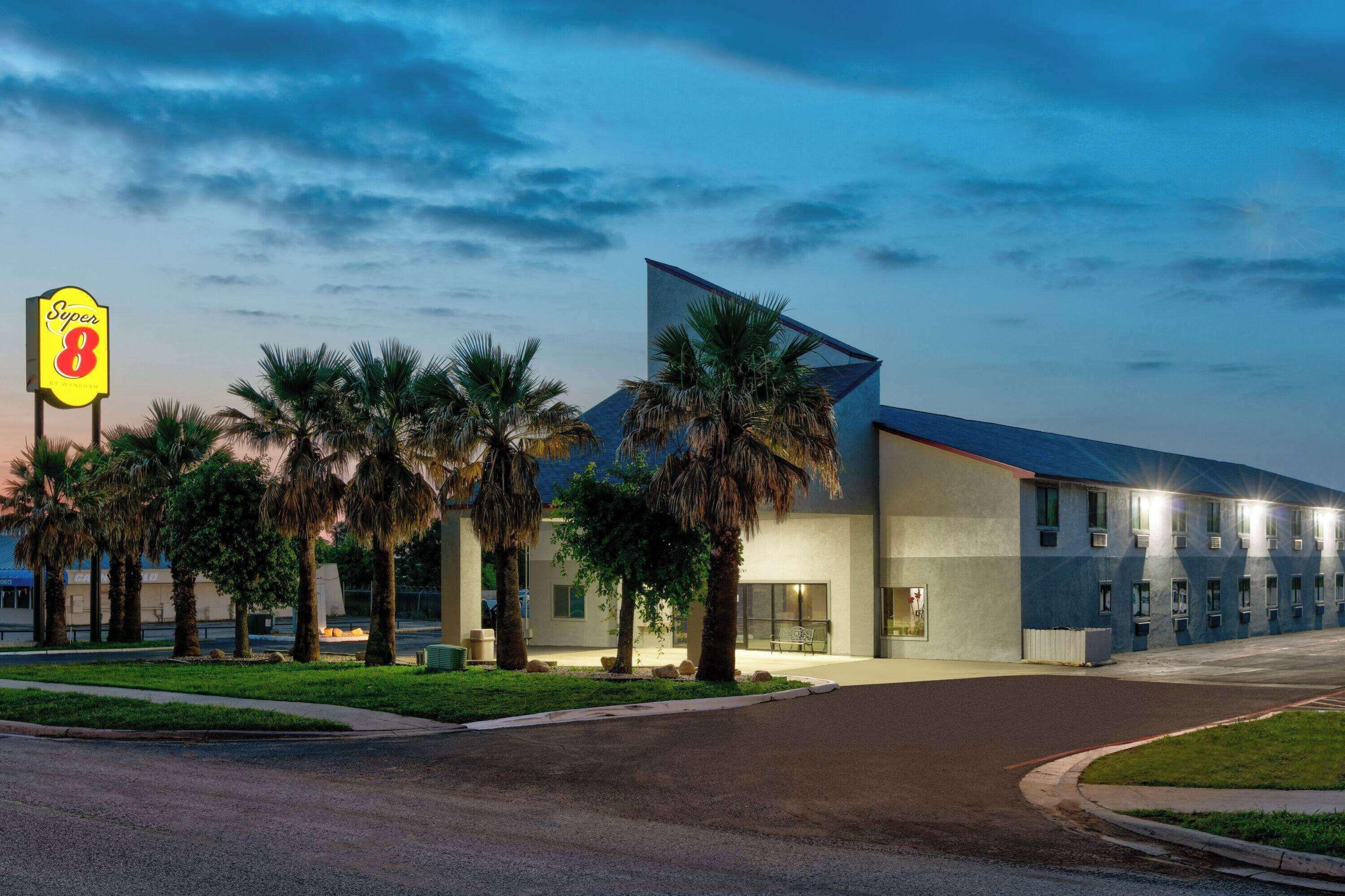 5 Super 8 By Wyndham Hotels in Texas Wine Country Worth Booking