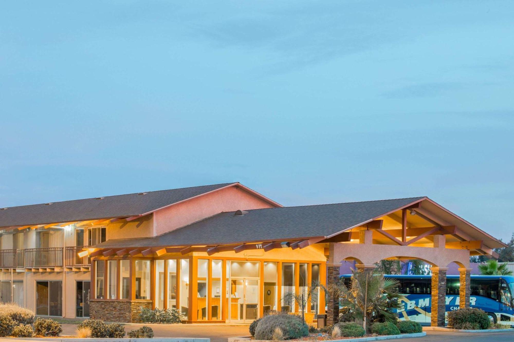 Staying in California: 12 Top-Rated Free WiFi Hotels Compared