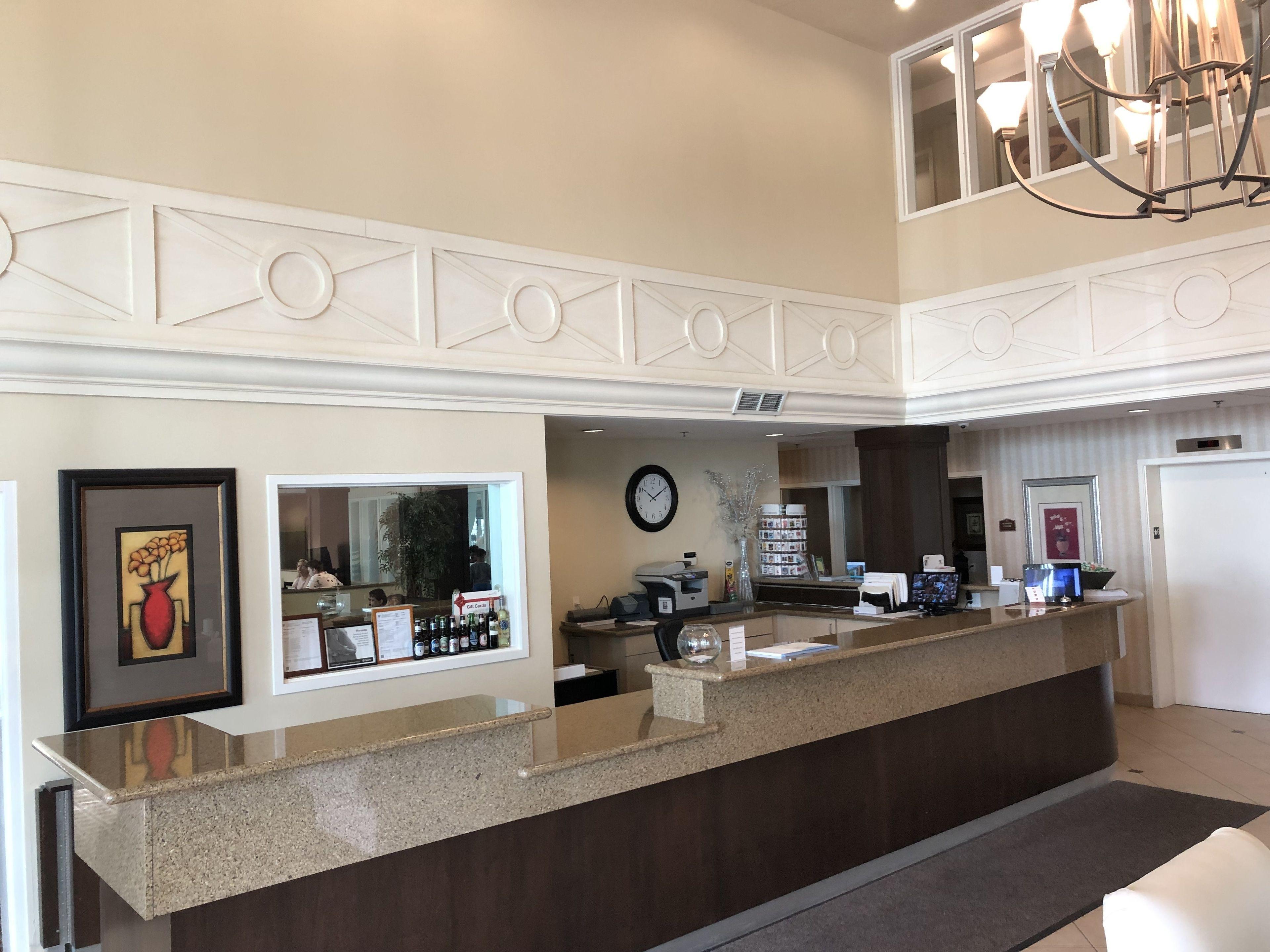 4 Business Hotels Near Square One That Deliver on Work Needs