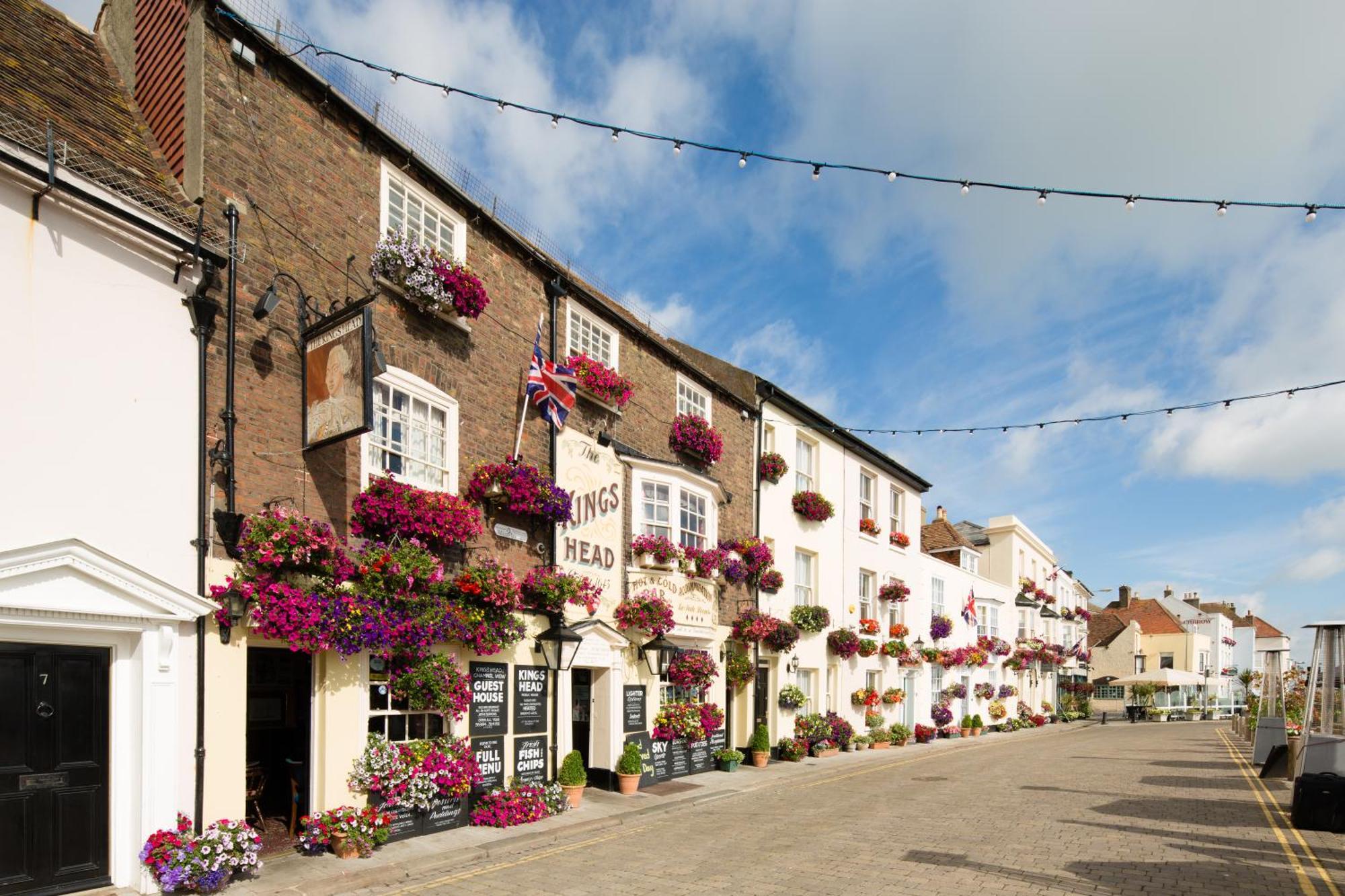 8 Central Hotels Near Richborough Roman Fort Worth Booking