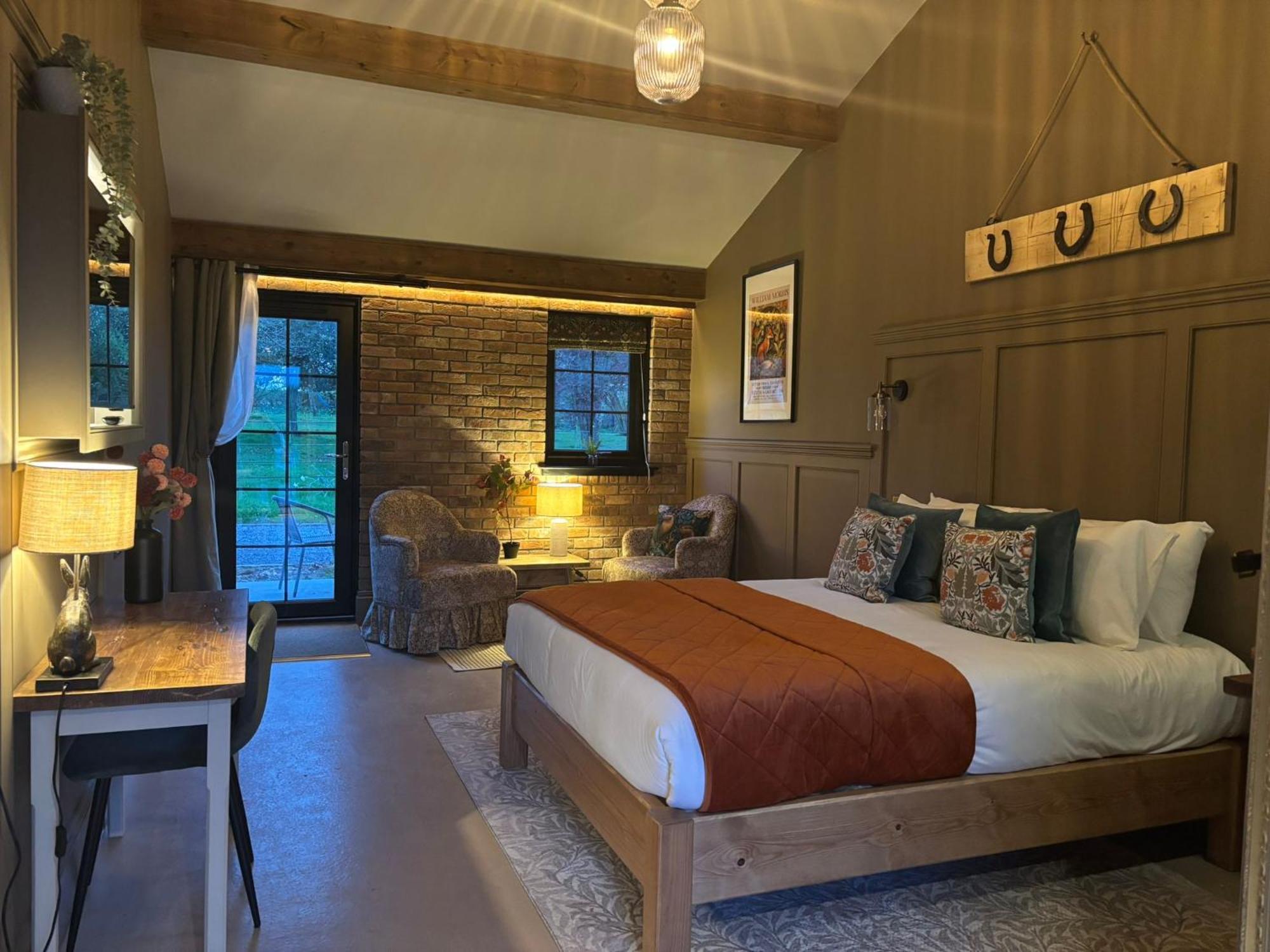 Where to Stay in Somerset: 7 Best 3-Star Hotels