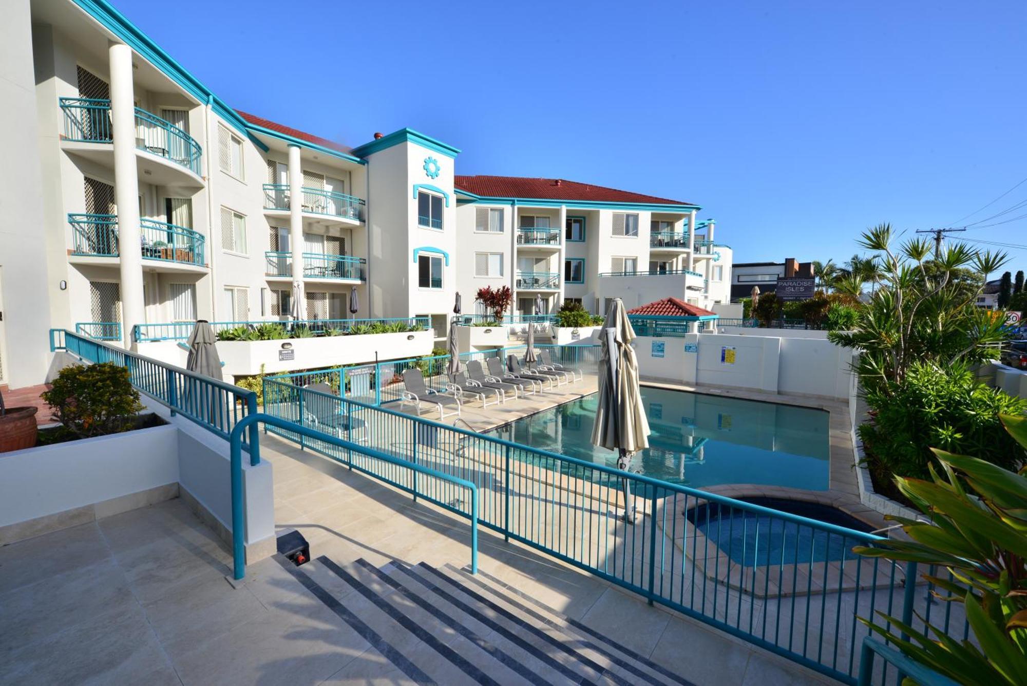 10 Central Gold Coast Hotels Near Dracula's Cabaret That Deliver