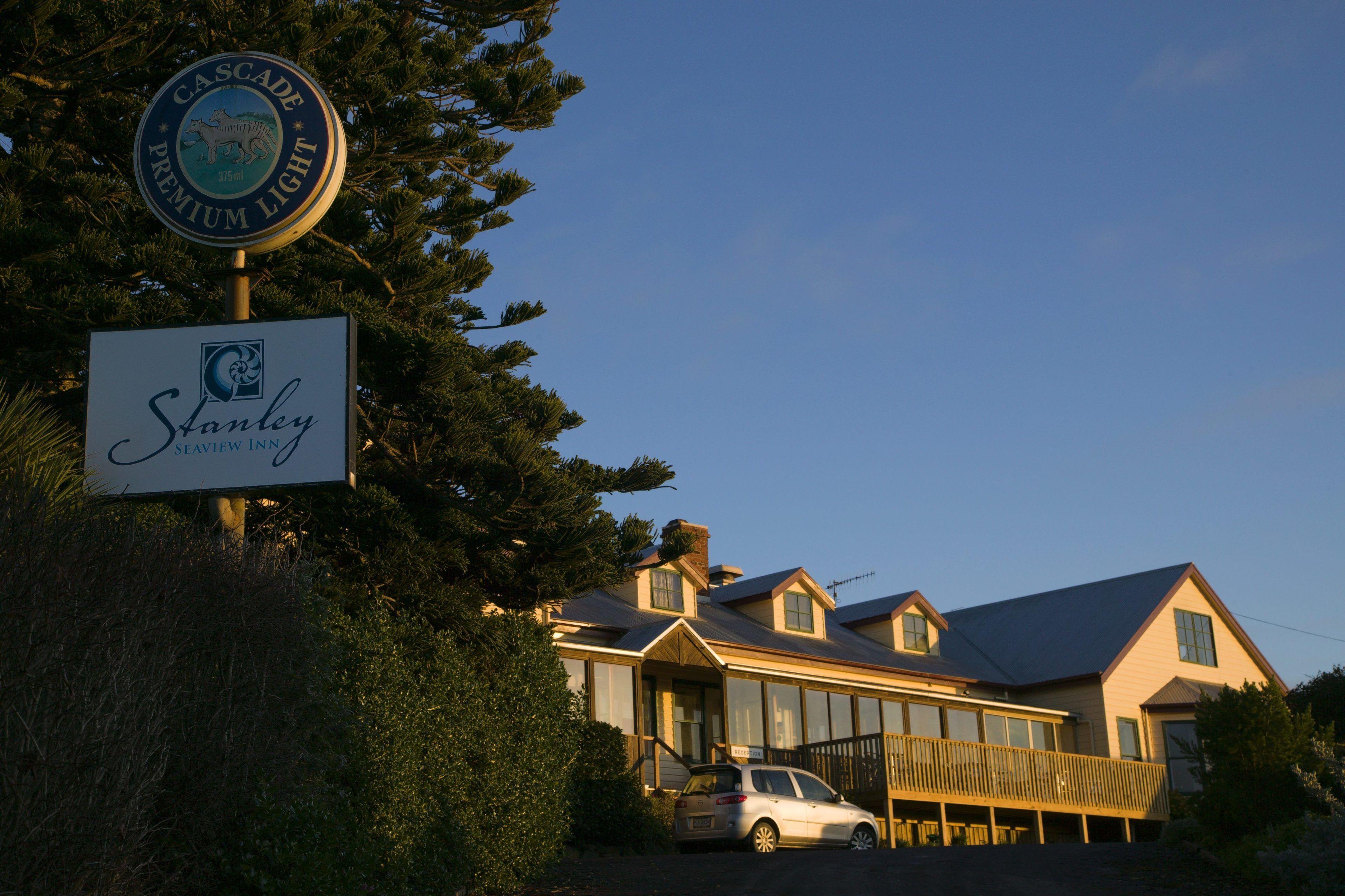 Staying Near Stanley Seaquarium: 4 Hotels Compared