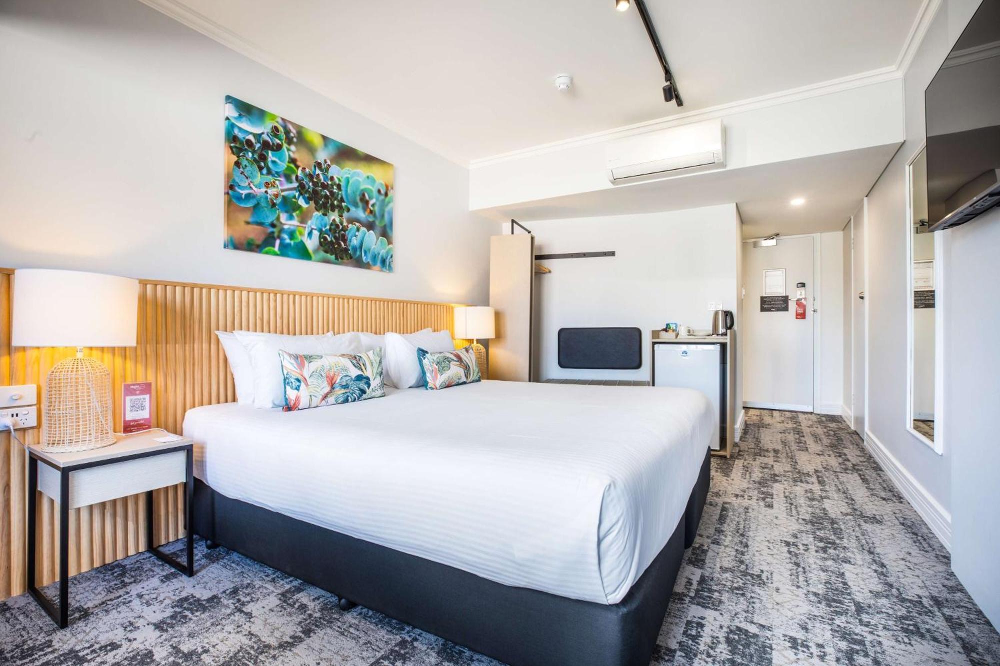 Staying in Fleurieu Peninsula: 4 Budget Hotels Compared
