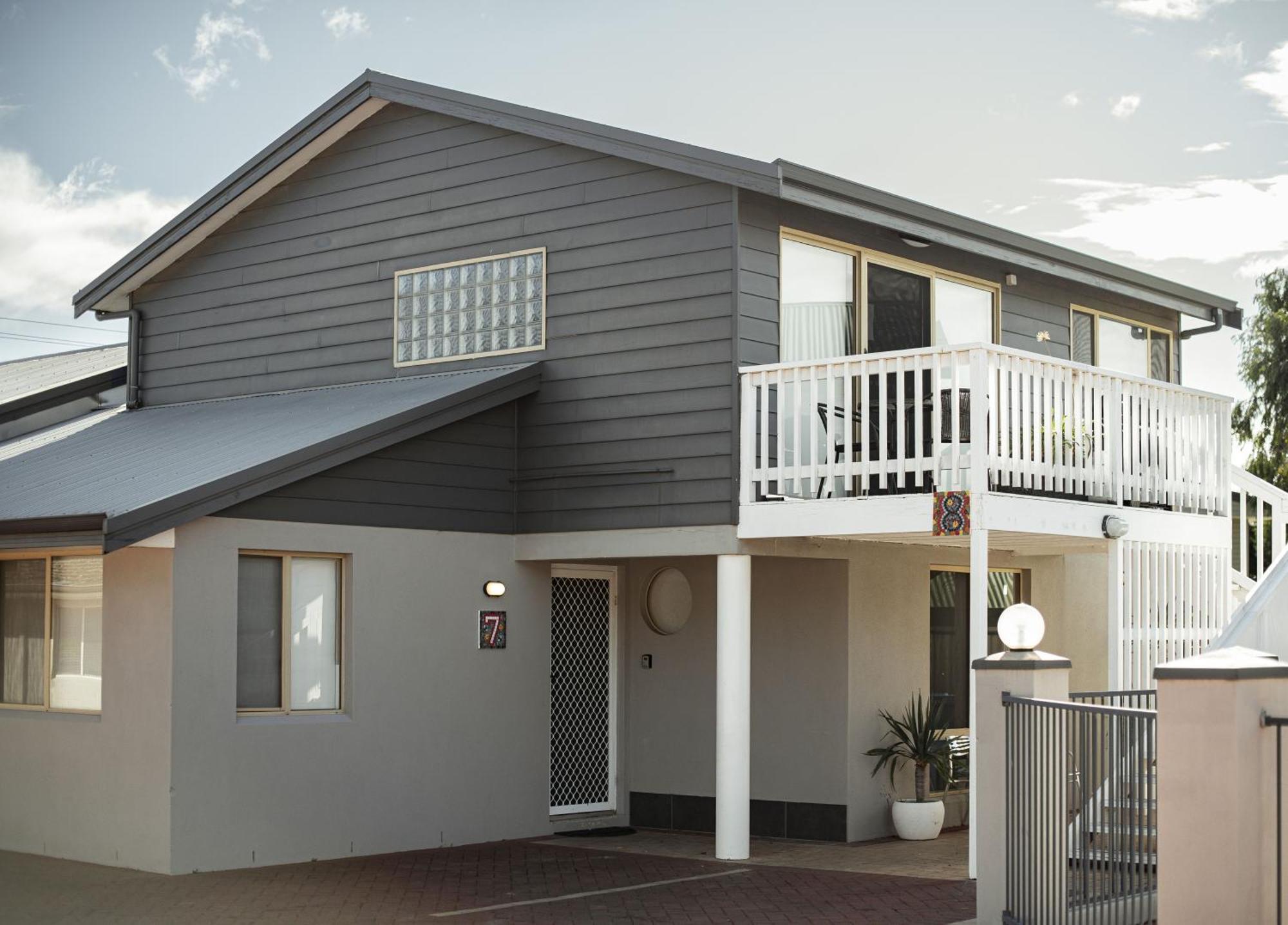 Staying Near Bandy Creek Boat Harbour: 4 Leisure Hotels Compared